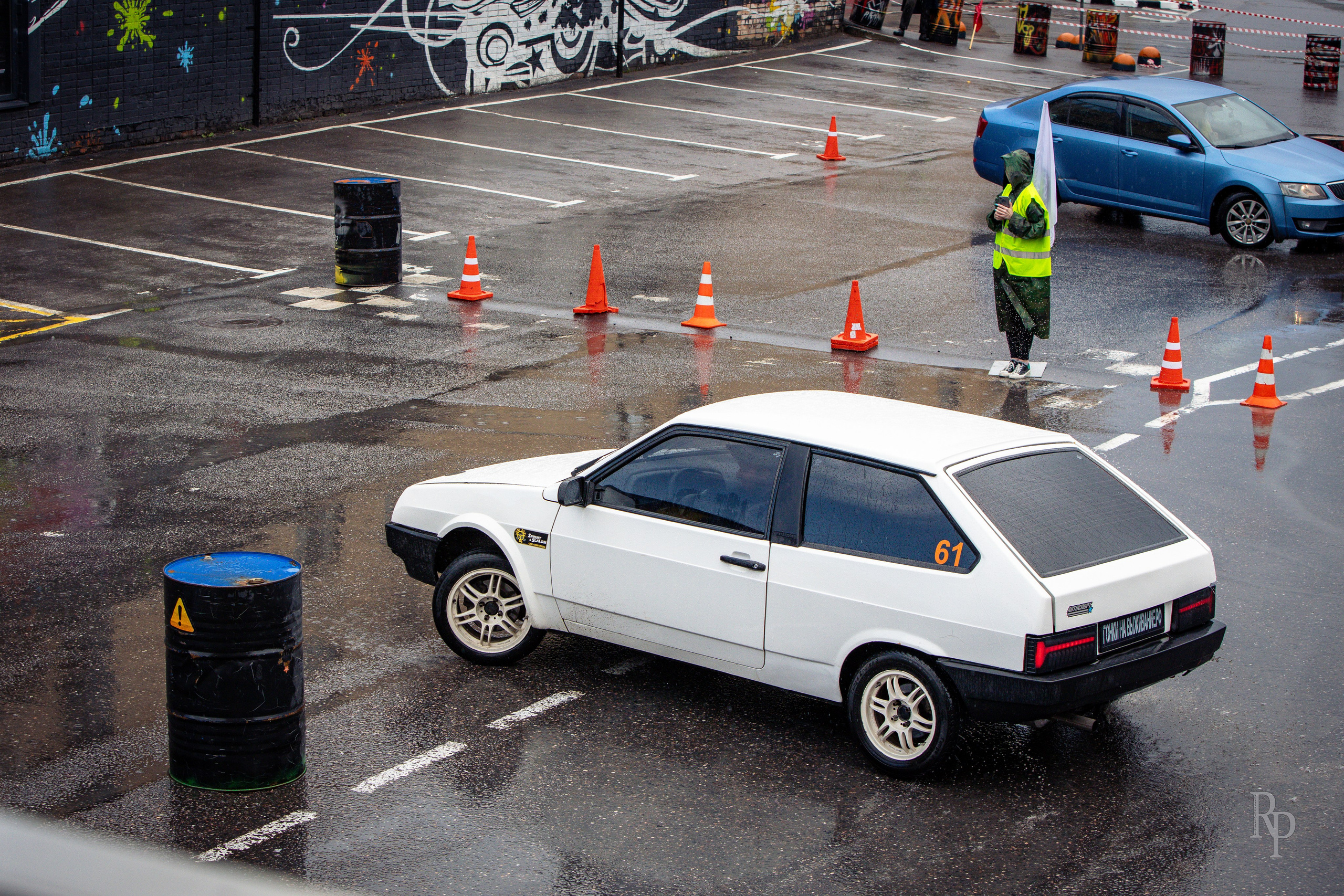 SHOWDOWN. Rusty Photographer