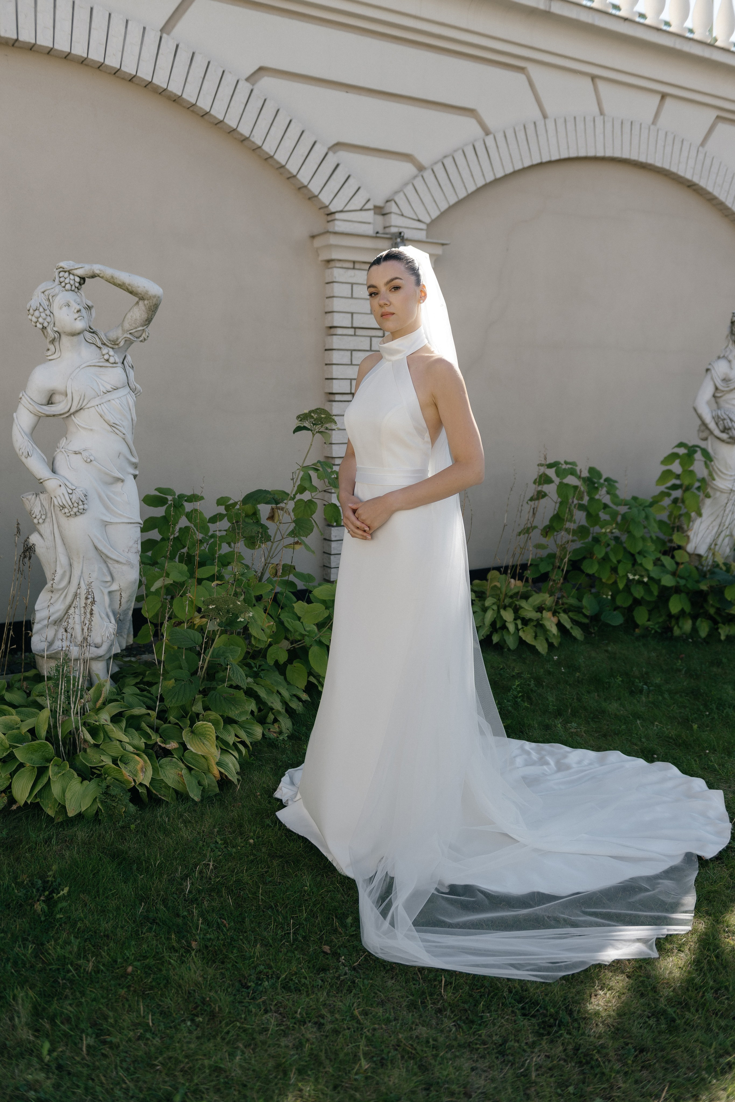 Wedding day in VERSAL PARK. Wedding PHOTOGRAPHER Andrew Vnukov