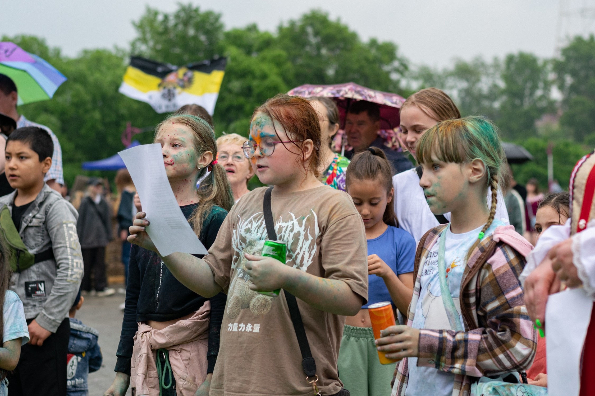 Антон Курдюмов фотограф в Хабаровске Рина Курдюмова фото27 foto27 Антон Дорофеев репортажный репортаж документалист Тони и Рина фотосоздатели День молодежи по-русски Хабаровск кинотеатр