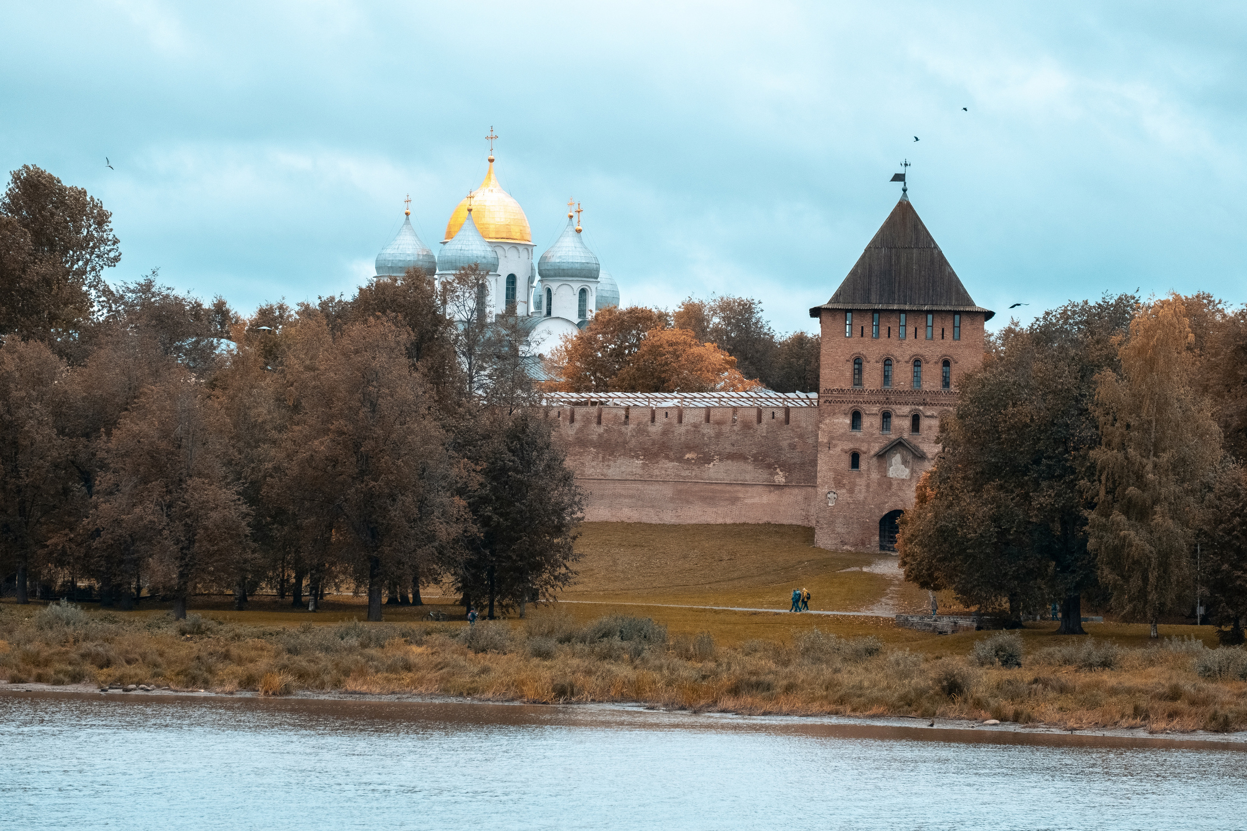 Великий Новгород. ПОБУДЬ ЗДЕСЬ И ЦЕЛЕЕ БУДЕТ ЭТОТ МИР