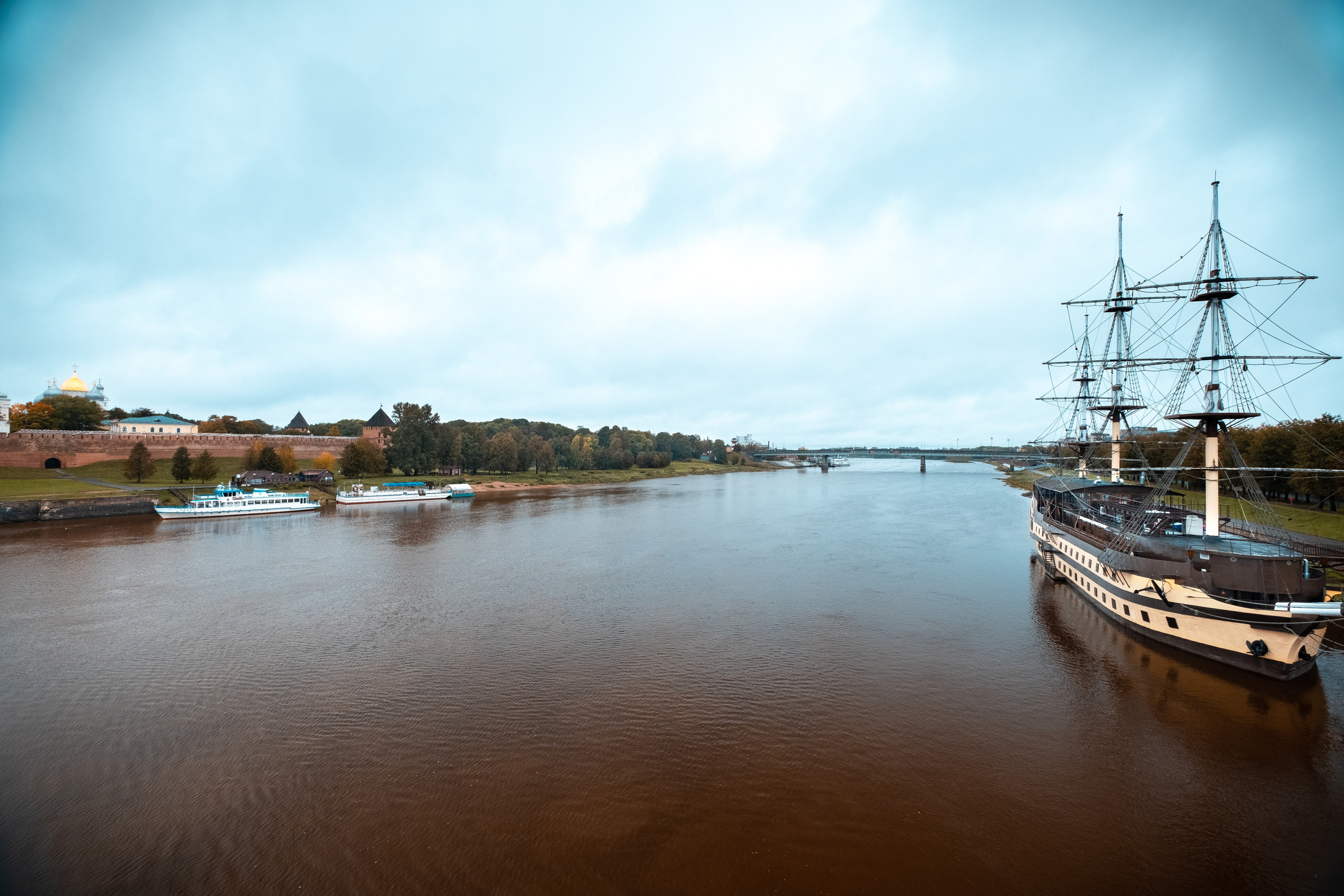 Великий Новгород. ПОБУДЬ ЗДЕСЬ И ЦЕЛЕЕ БУДЕТ ЭТОТ МИР