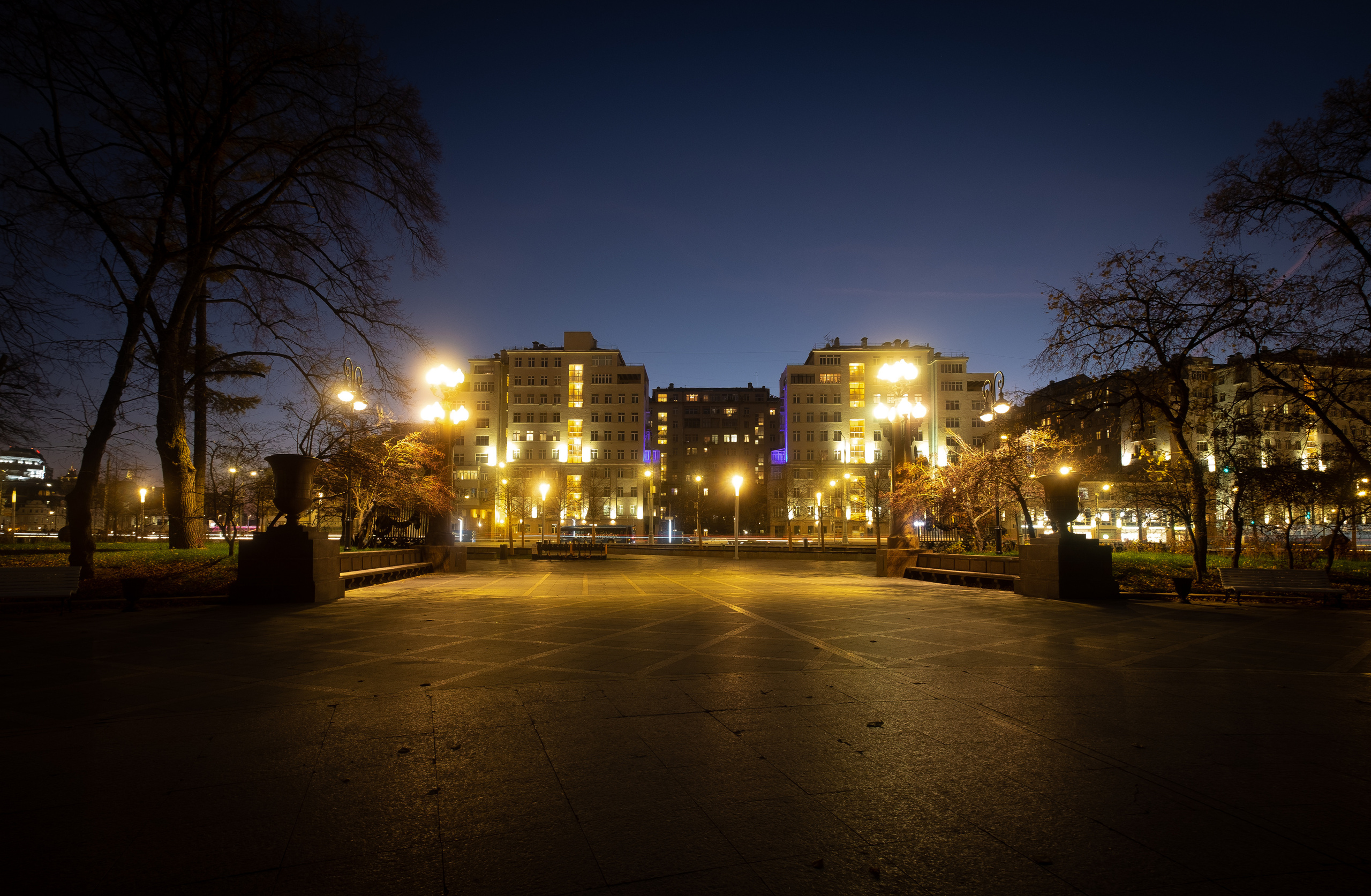 МОСКВА. ПОБУДЬ ЗДЕСЬ И ЦЕЛЕЕ БУДЕТ ЭТОТ МИР