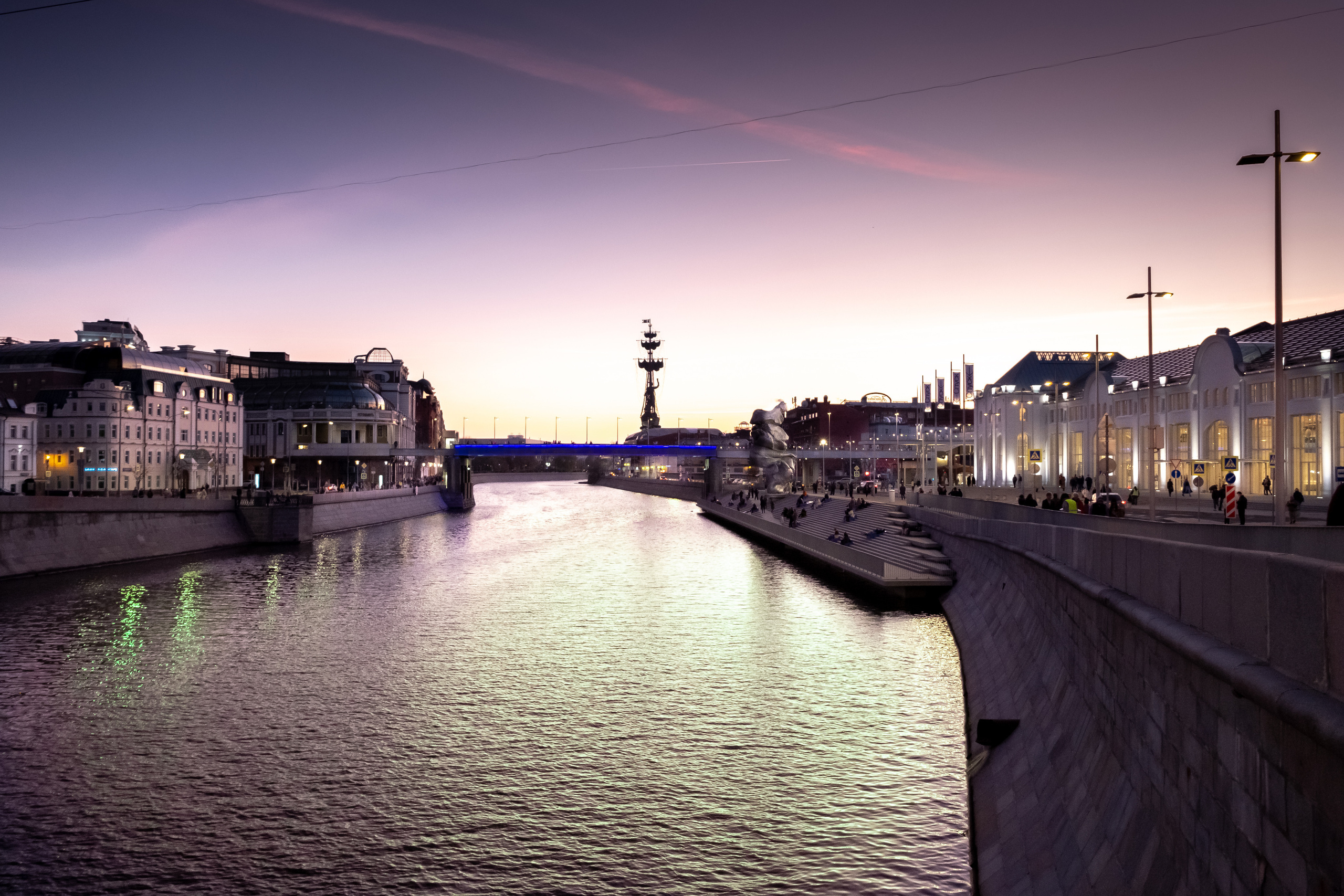 МОСКВА. ПОБУДЬ ЗДЕСЬ И ЦЕЛЕЕ БУДЕТ ЭТОТ МИР