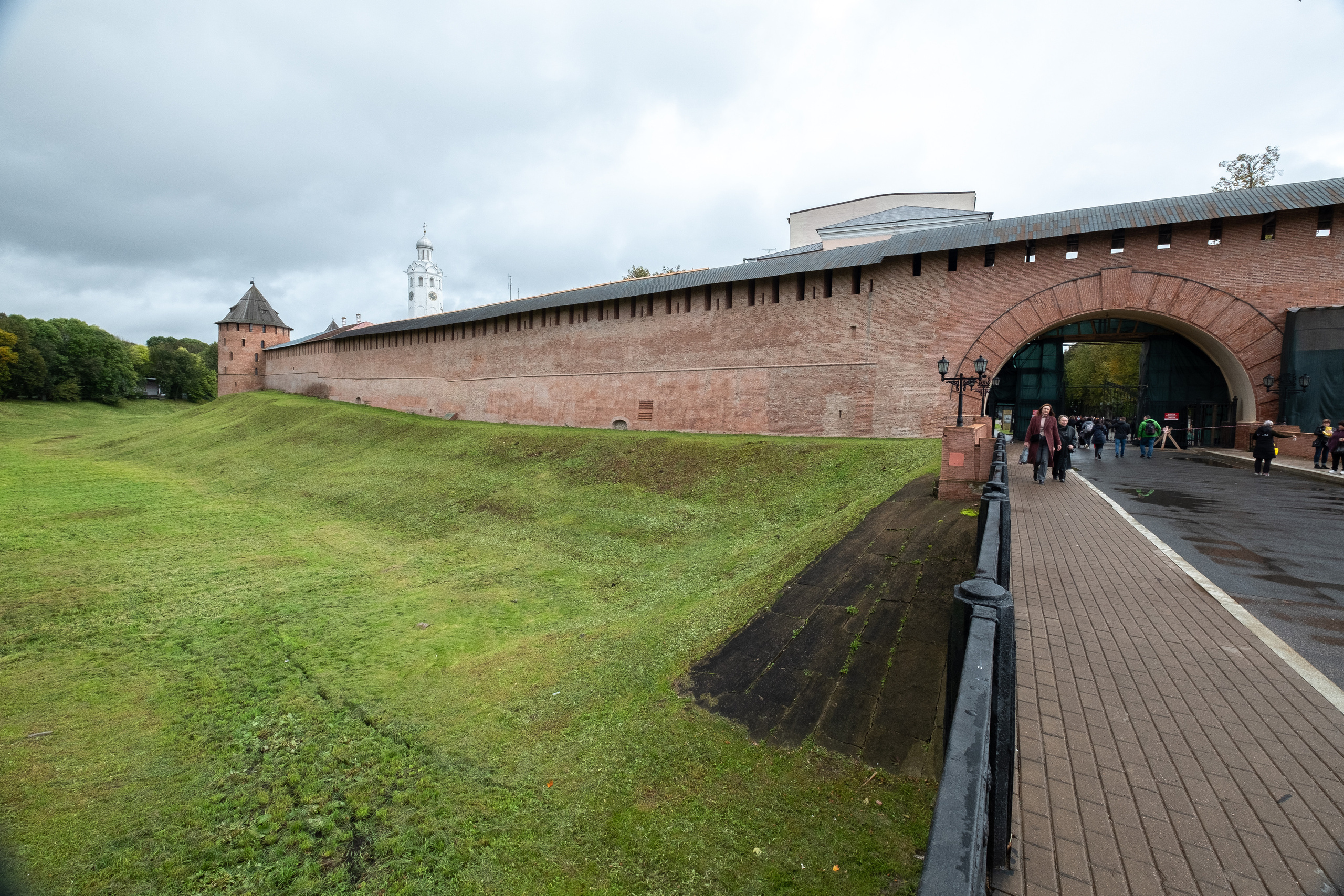Великий Новгород. ПОБУДЬ ЗДЕСЬ И ЦЕЛЕЕ БУДЕТ ЭТОТ МИР