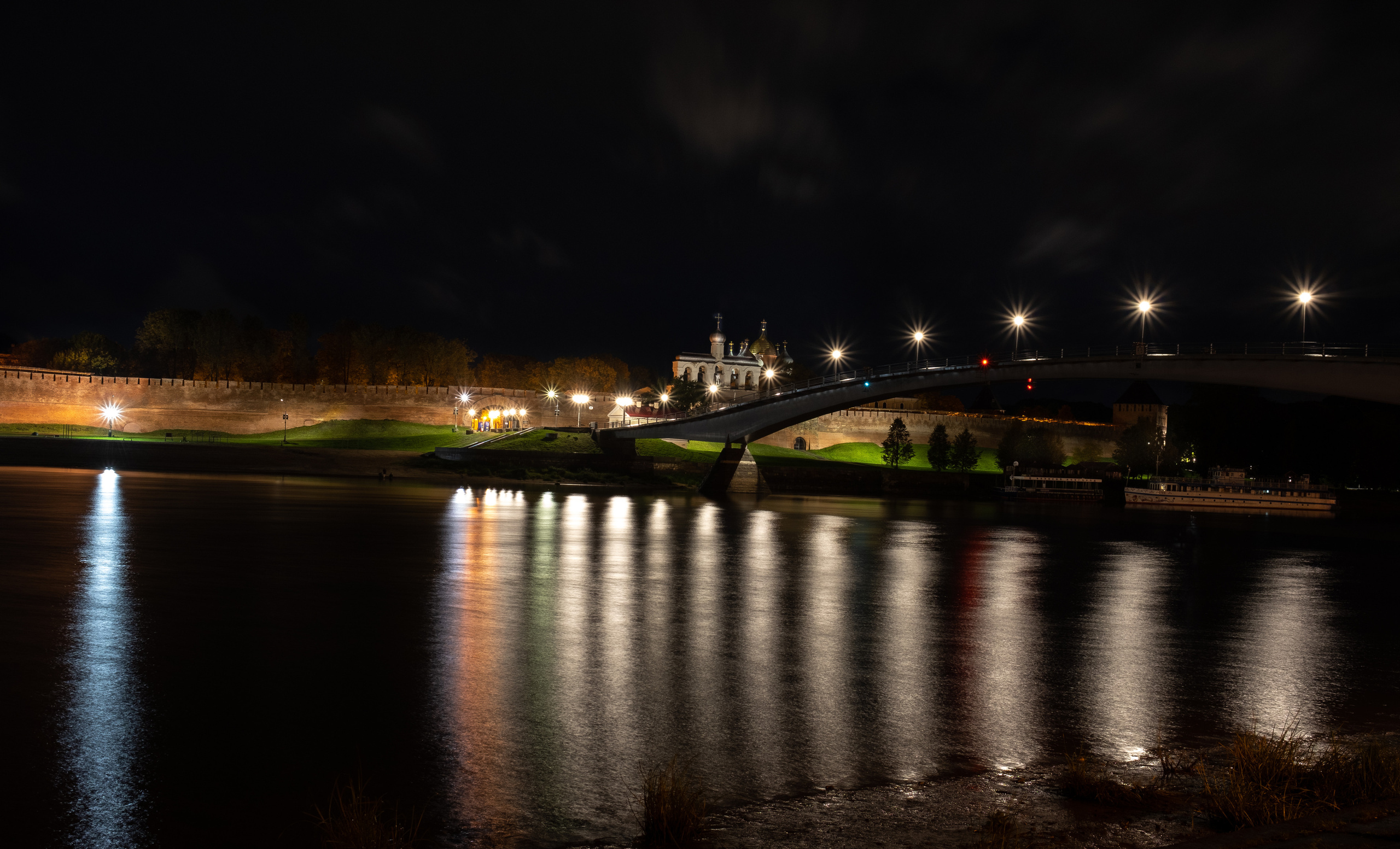 Великий Новгород. ПОБУДЬ ЗДЕСЬ И ЦЕЛЕЕ БУДЕТ ЭТОТ МИР