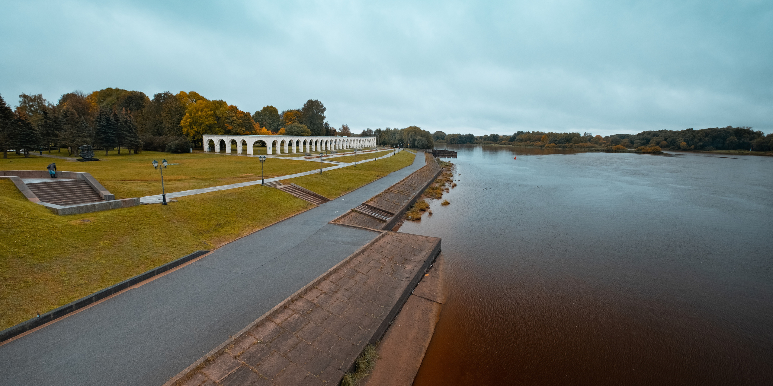 Великий Новгород. ПОБУДЬ ЗДЕСЬ И ЦЕЛЕЕ БУДЕТ ЭТОТ МИР