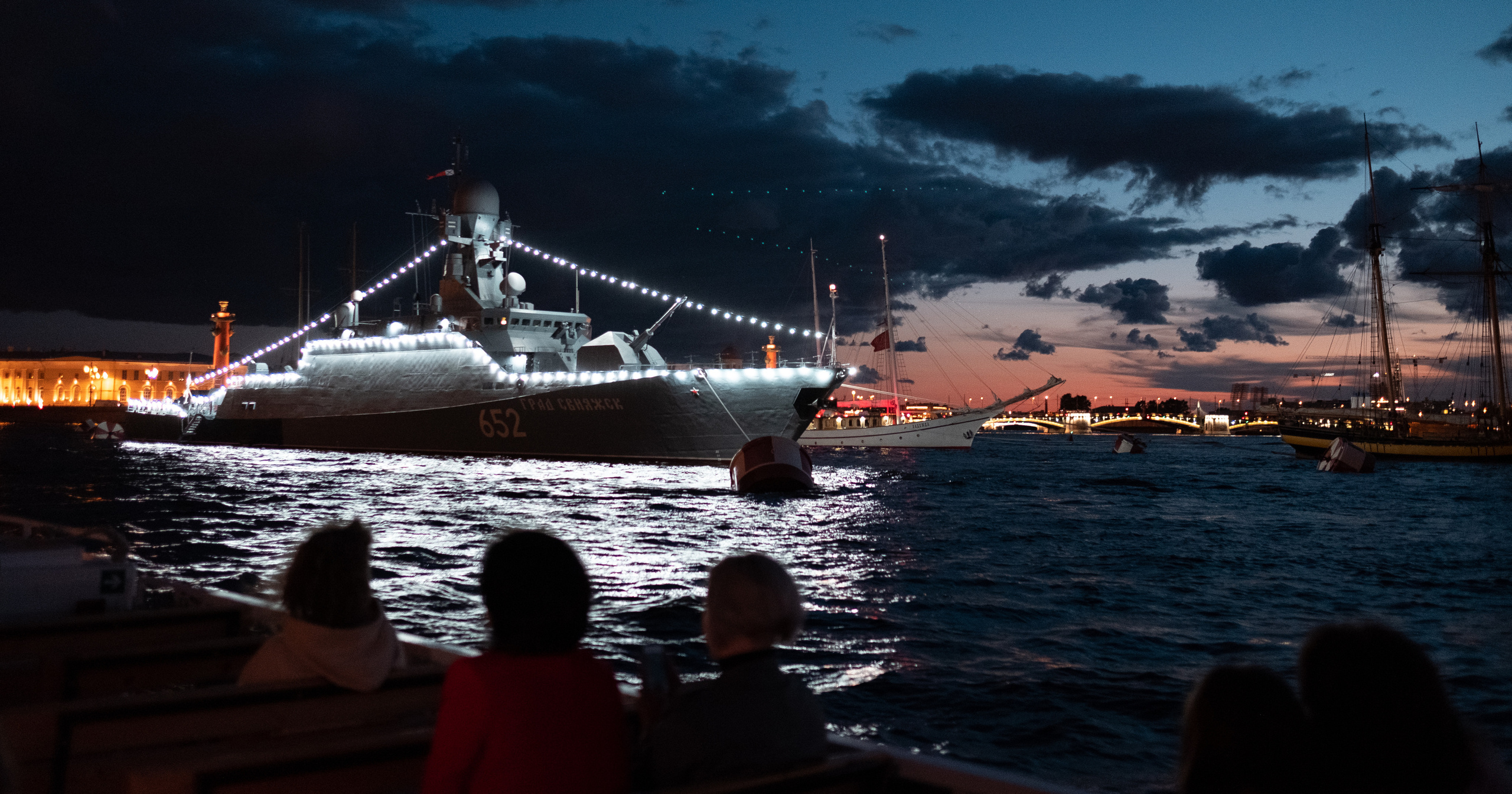 Санкт-Петербург. ПОБУДЬ ЗДЕСЬ И ЦЕЛЕЕ БУДЕТ ЭТОТ МИР