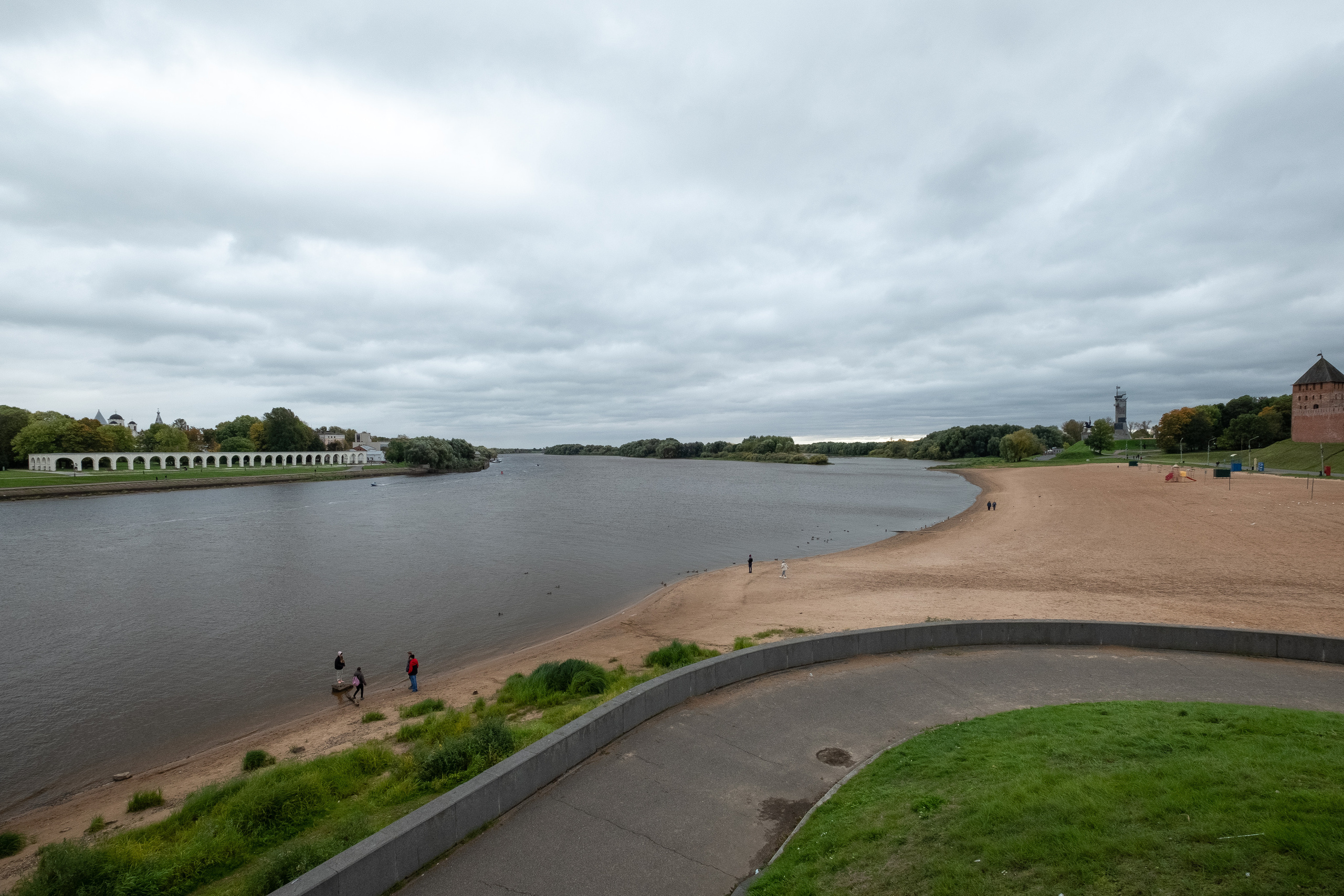 Великий Новгород. ПОБУДЬ ЗДЕСЬ И ЦЕЛЕЕ БУДЕТ ЭТОТ МИР