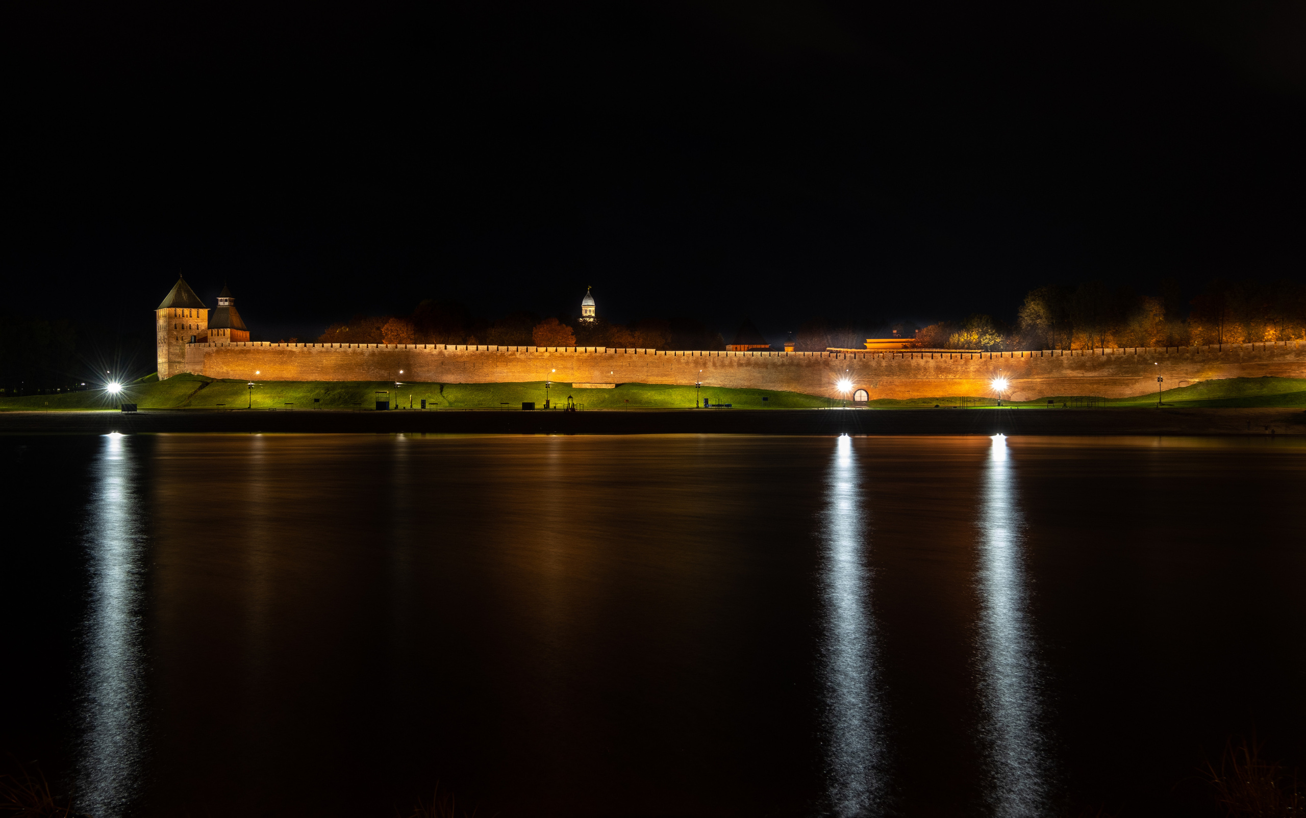 Великий Новгород. ПОБУДЬ ЗДЕСЬ И ЦЕЛЕЕ БУДЕТ ЭТОТ МИР