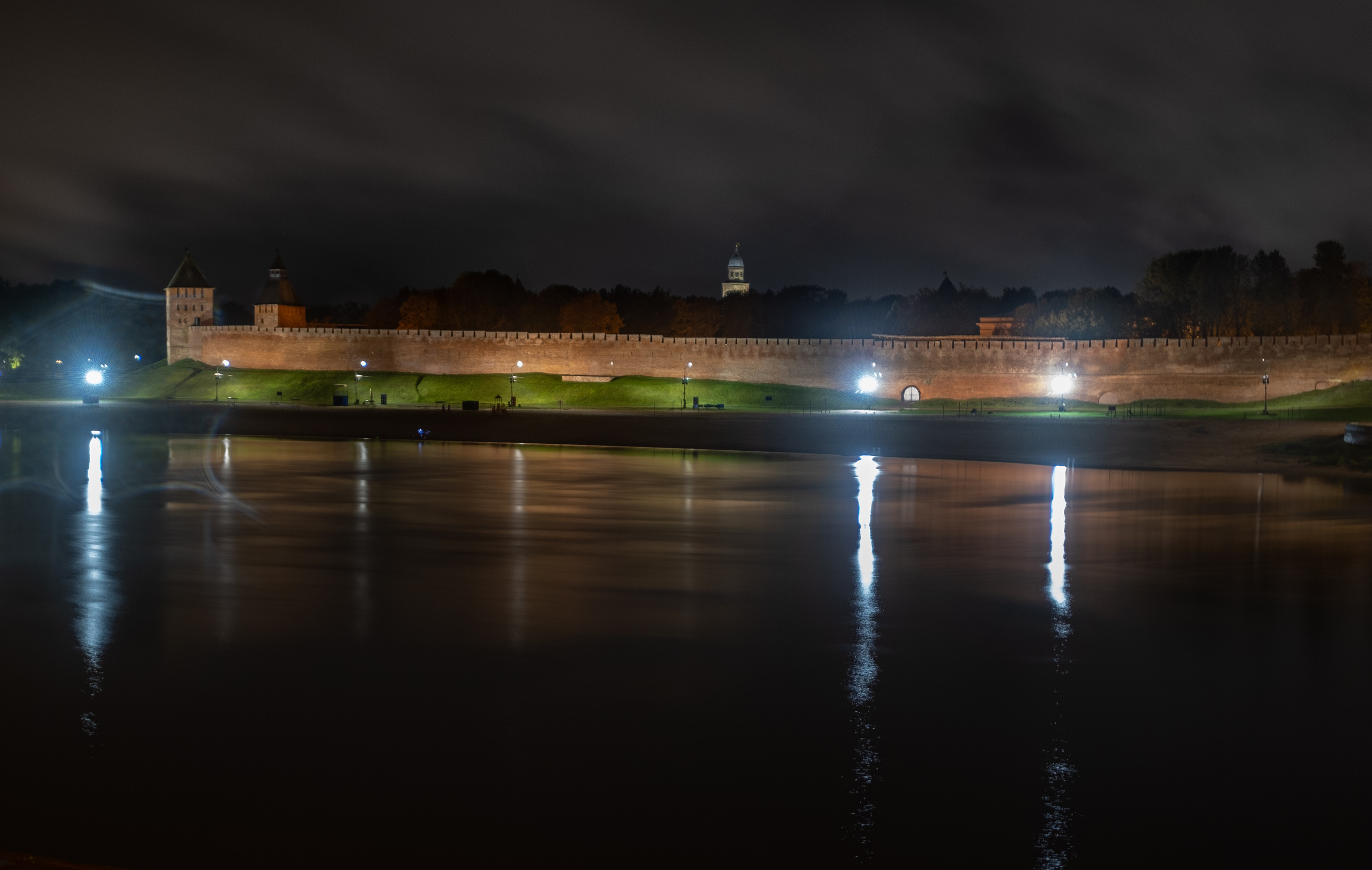 Великий Новгород. ПОБУДЬ ЗДЕСЬ И ЦЕЛЕЕ БУДЕТ ЭТОТ МИР