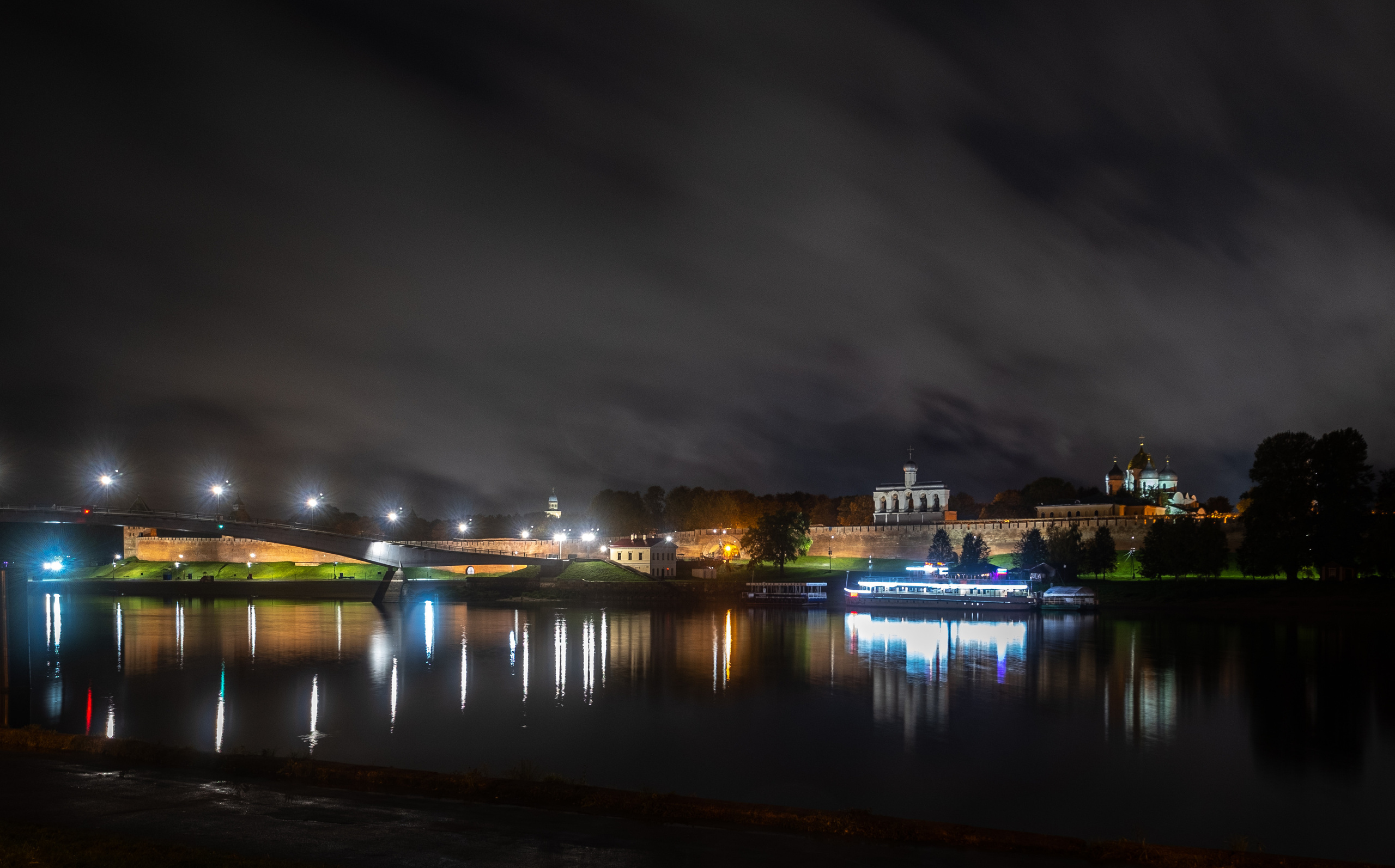 Великий Новгород. ПОБУДЬ ЗДЕСЬ И ЦЕЛЕЕ БУДЕТ ЭТОТ МИР