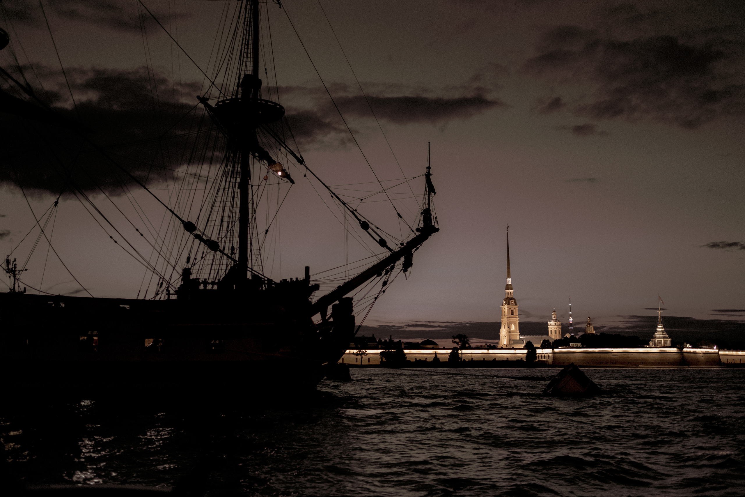 Санкт-Петербург. ПОБУДЬ ЗДЕСЬ И ЦЕЛЕЕ БУДЕТ ЭТОТ МИР