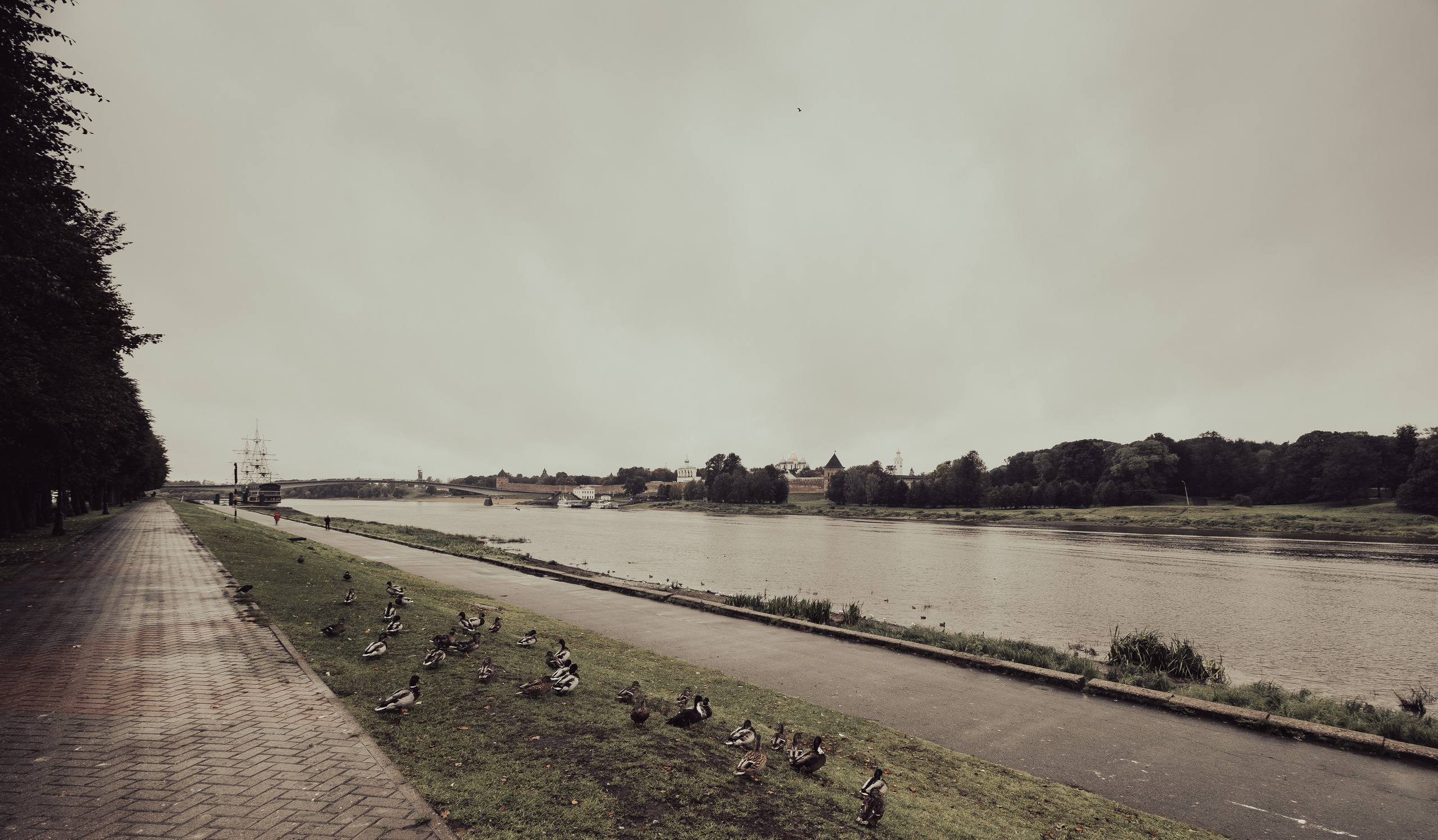 Великий Новгород. ПОБУДЬ ЗДЕСЬ И ЦЕЛЕЕ БУДЕТ ЭТОТ МИР