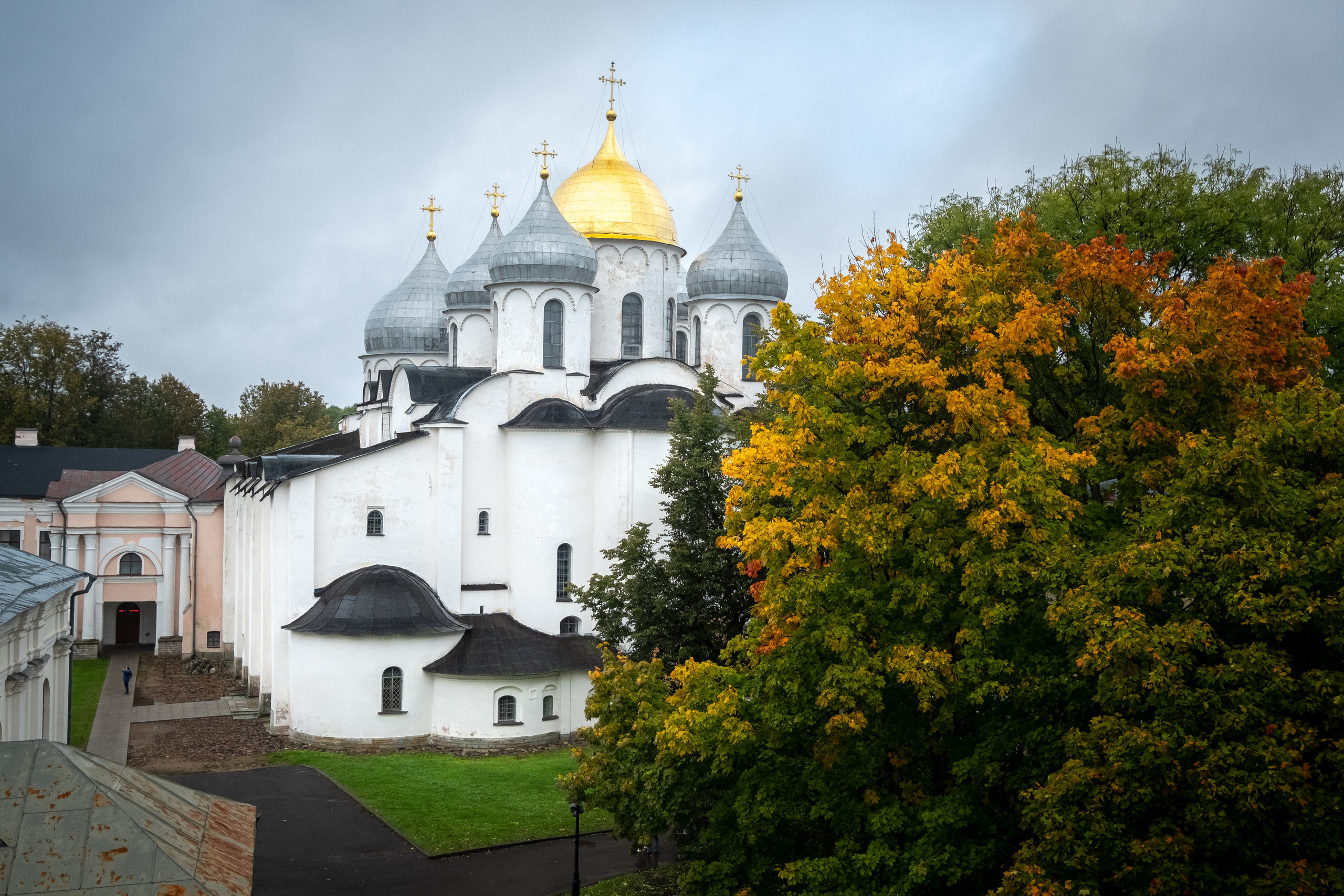 Великий Новгород. ПОБУДЬ ЗДЕСЬ И ЦЕЛЕЕ БУДЕТ ЭТОТ МИР
