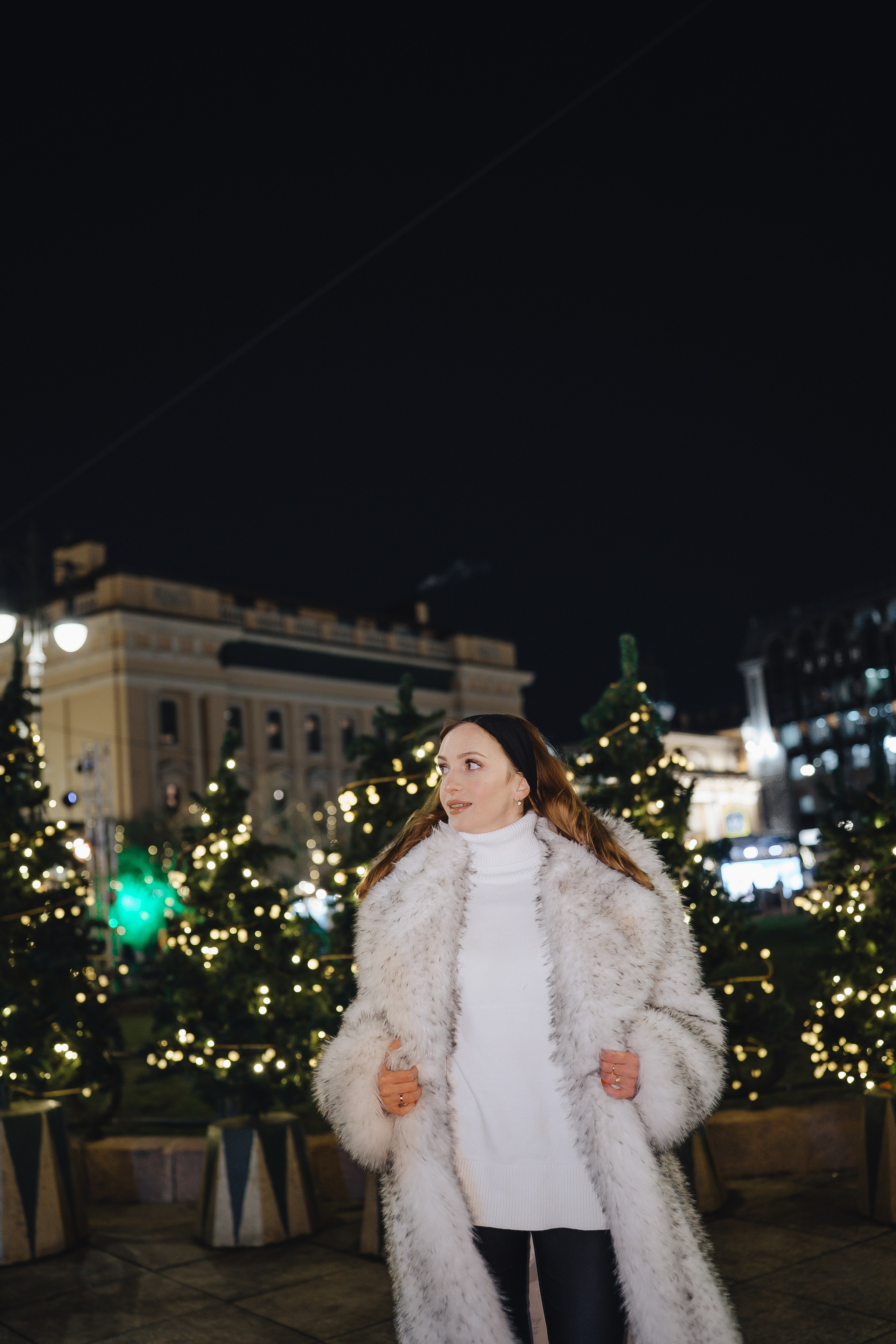 ПРОГУЛКА НА МАНЕЖНОЙ ПЛОЩАДИ ДЛЯ ДЕВУШКИ ПЕРЕД НОВЫМ ГОДОМ (НОВОГОДНЯЯ ФОТОСЕССИИЯ НА МАНЕЖНОЙ ПЛОЩАДИ). Профессиональный фотограф, Санкт-Петербург — Виктория Богомолова