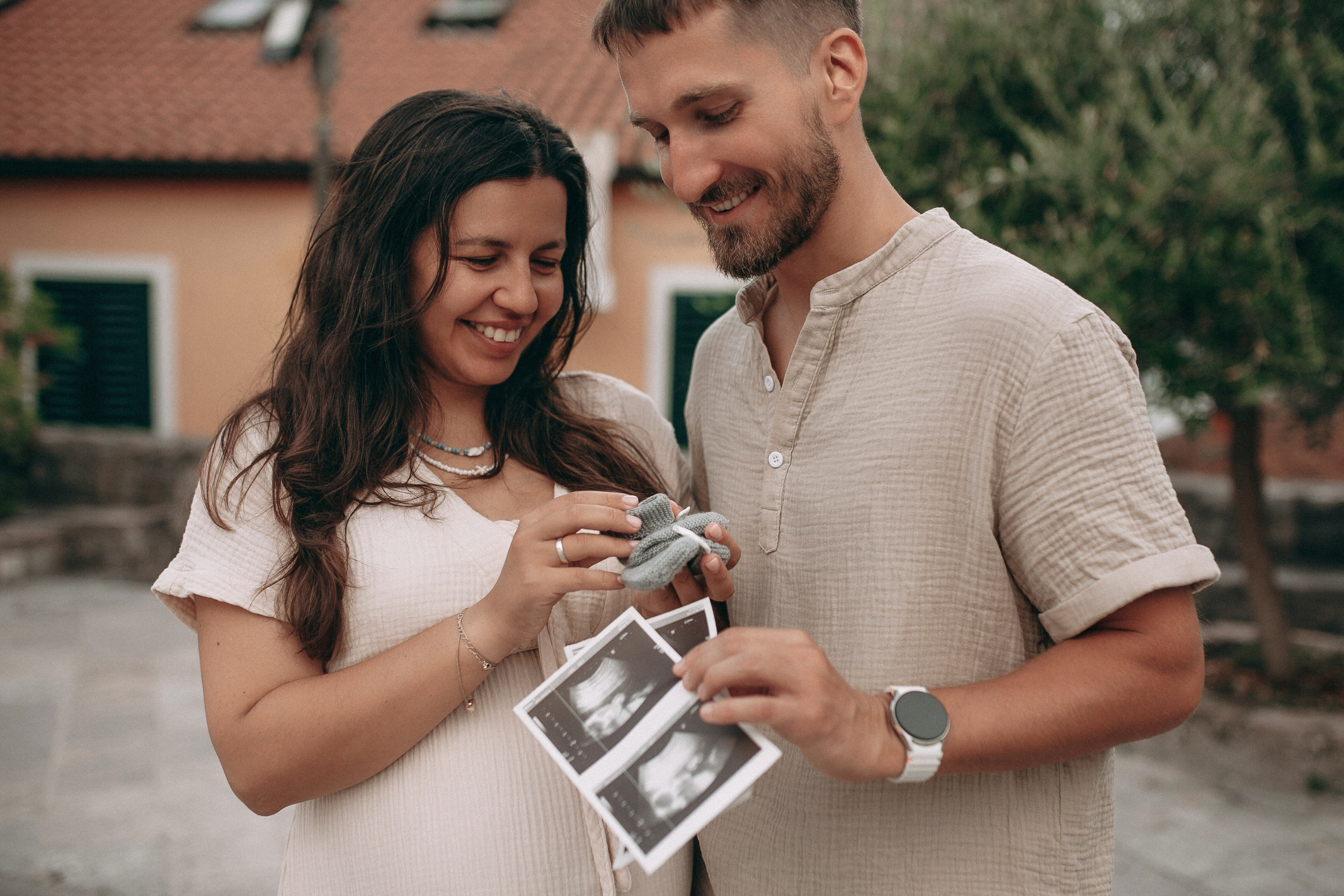 Фотосессия беременности в Старом городе Херцег-Нови. Прогулочная фотосессия будущих родителей в Старом городе Херцег-Нови.