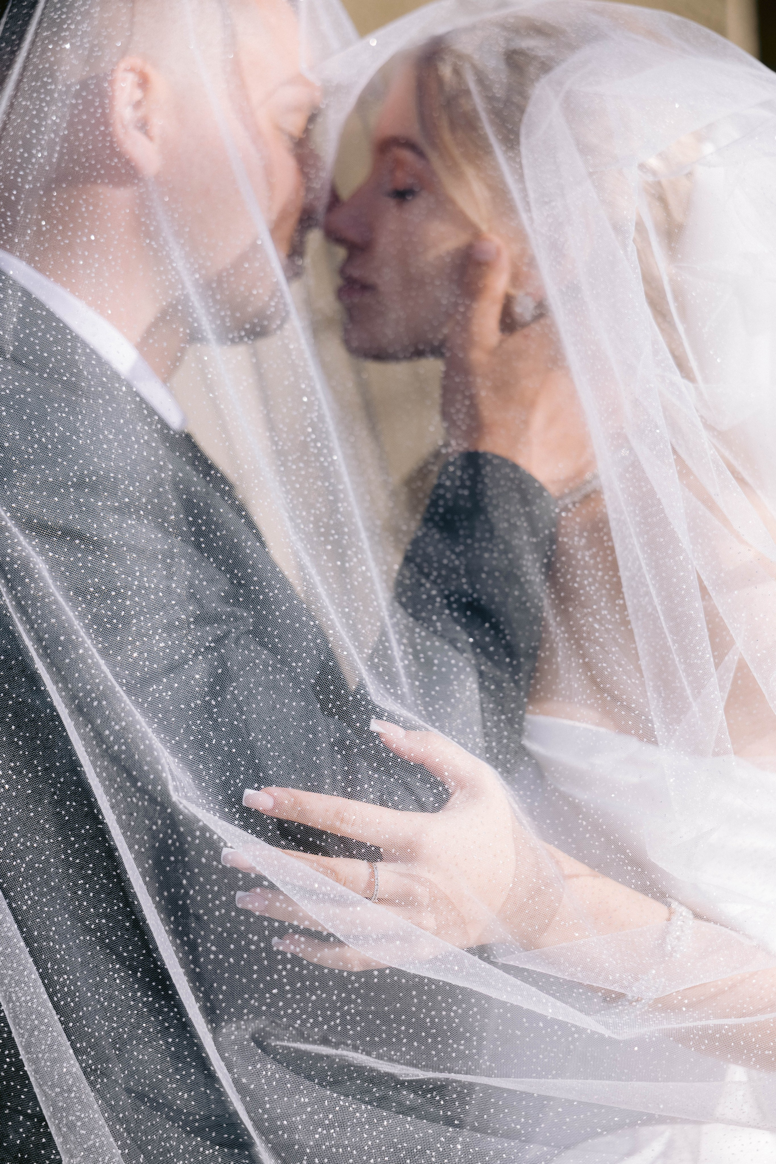 Ангелина, Ефим (прогулка после ЗАГСа). Фотограф в Волгограде Кристина Прохоренко