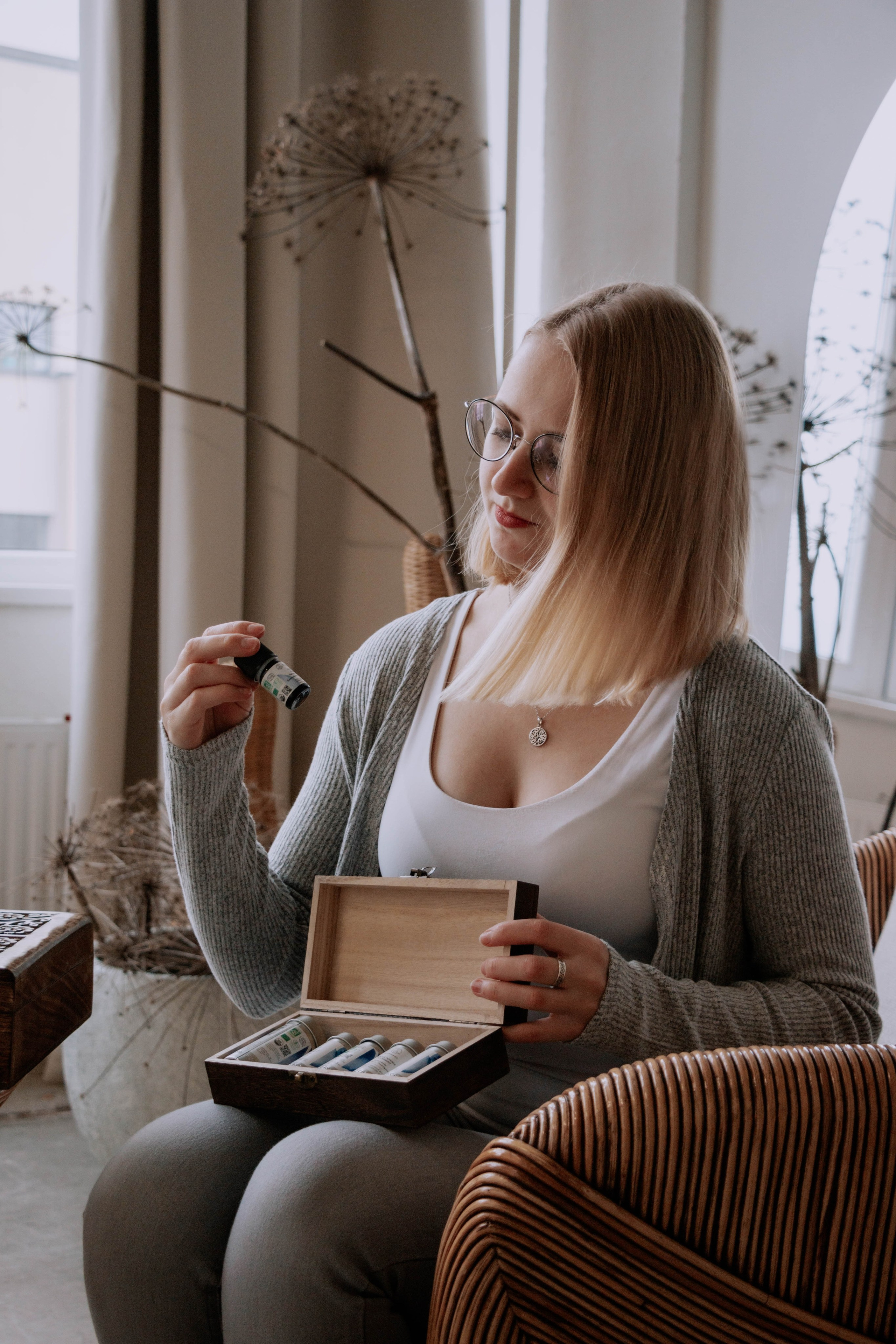 Алиса — Ароматерапевт. Бережно сохраняю ваши чувства и истории на своих фотографиях