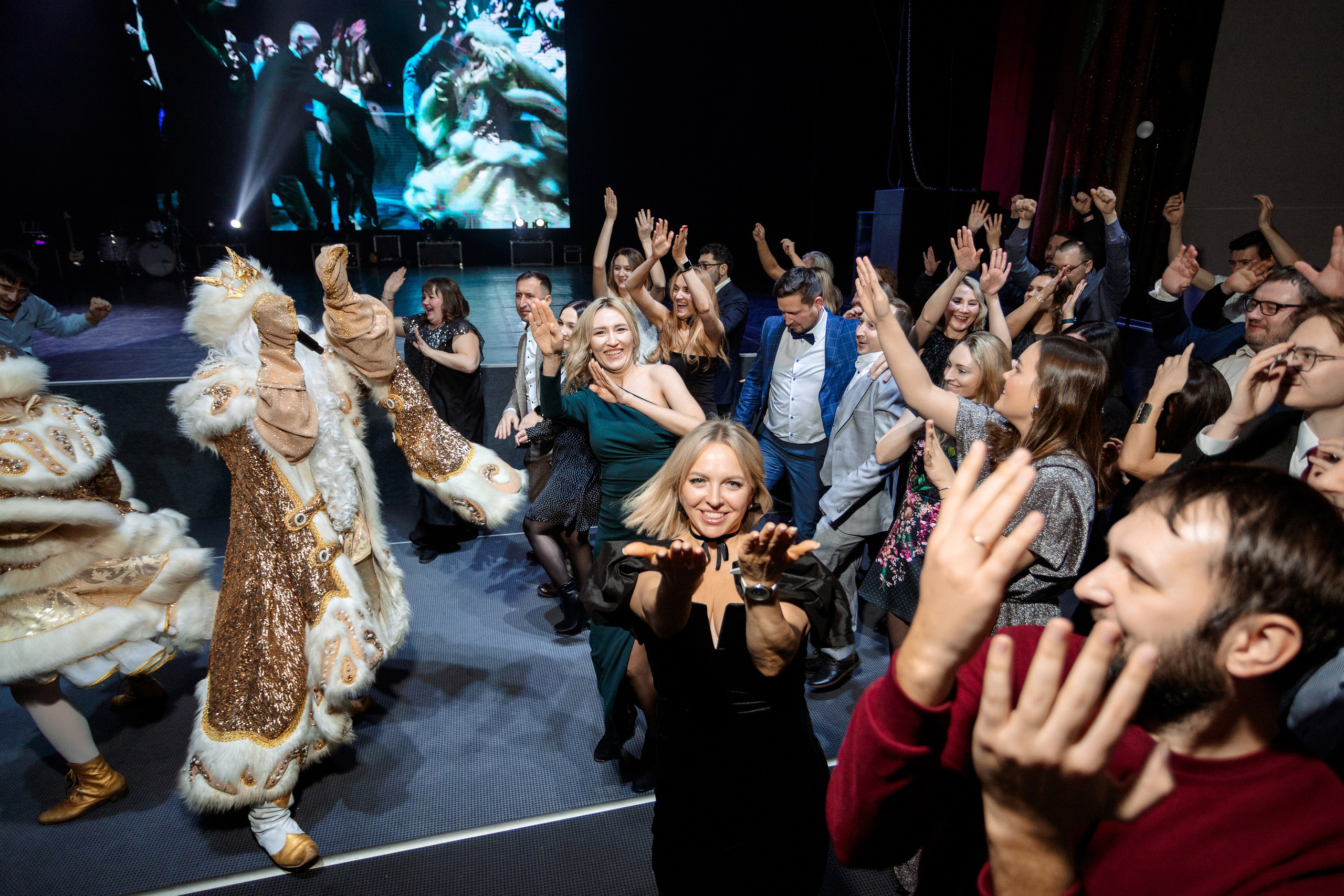РЕПОРТАЖ: НОВЫЙ ГОД В ДК МЕТАЛЛУРГ. Профессиональный фотограф в Ижевске Леша Петров