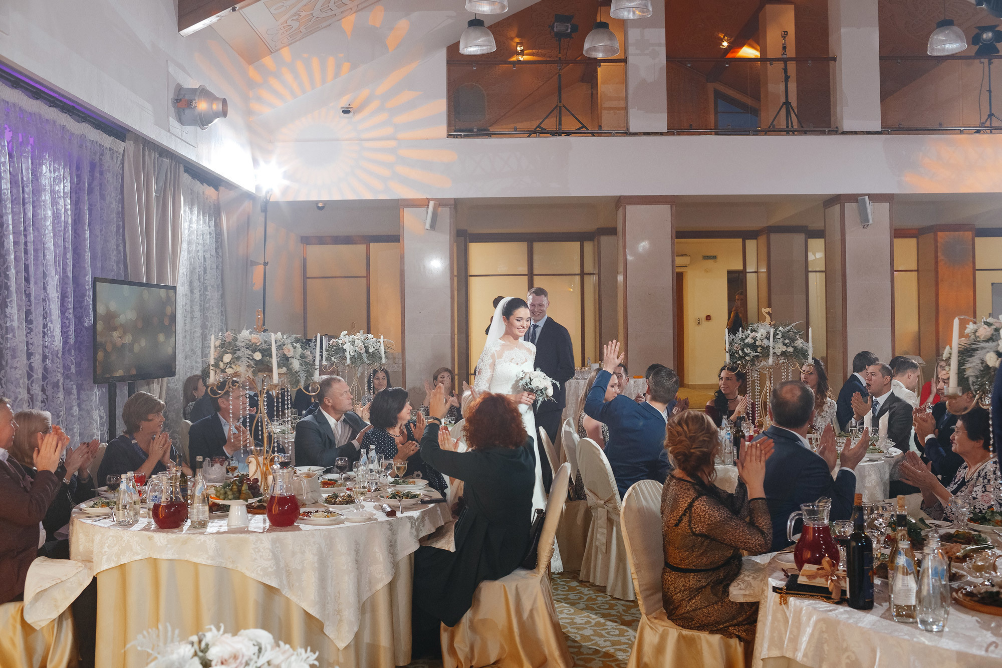 Свадьба в Пушкарской слободе, г. Суздаль, Россия. Фотограф Сергей Наставник. Рекламная фотосъемка любой сложности