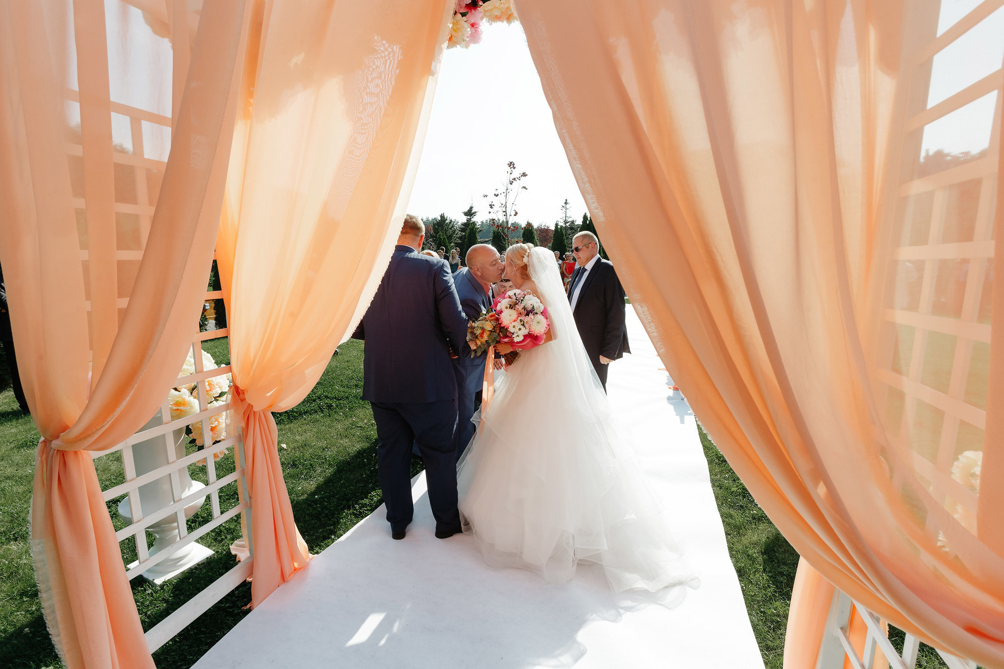 Свадьба в Артилэнд, г. Балашиха, Россия. Фотограф Сергей Наставник. Рекламная фотосъемка любой сложности