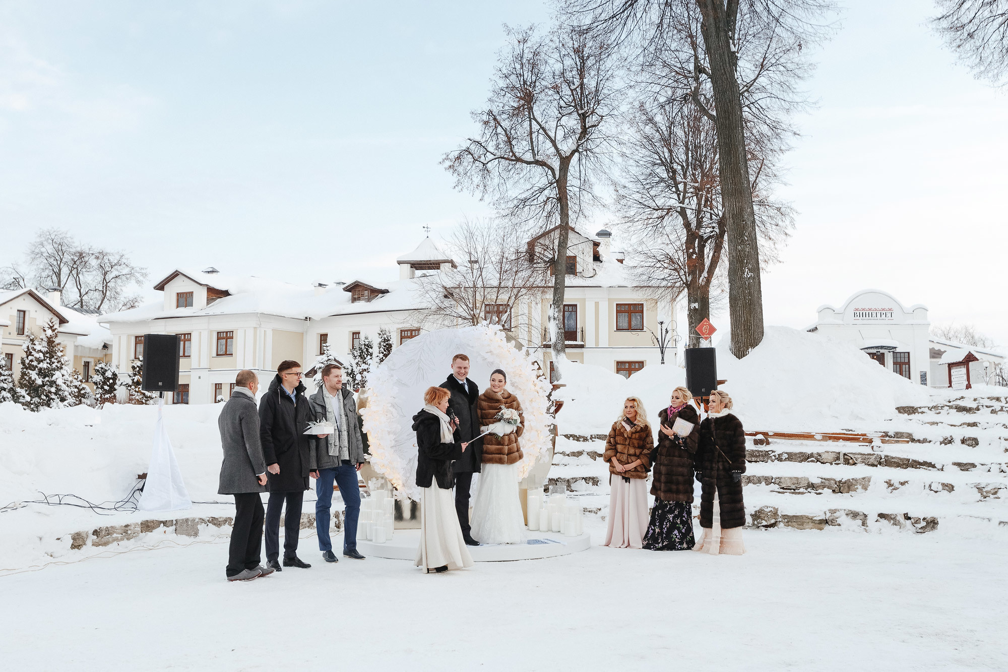 Свадьба в Пушкарской слободе, г. Суздаль, Россия. Фотограф Сергей Наставник. Рекламная фотосъемка любой сложности