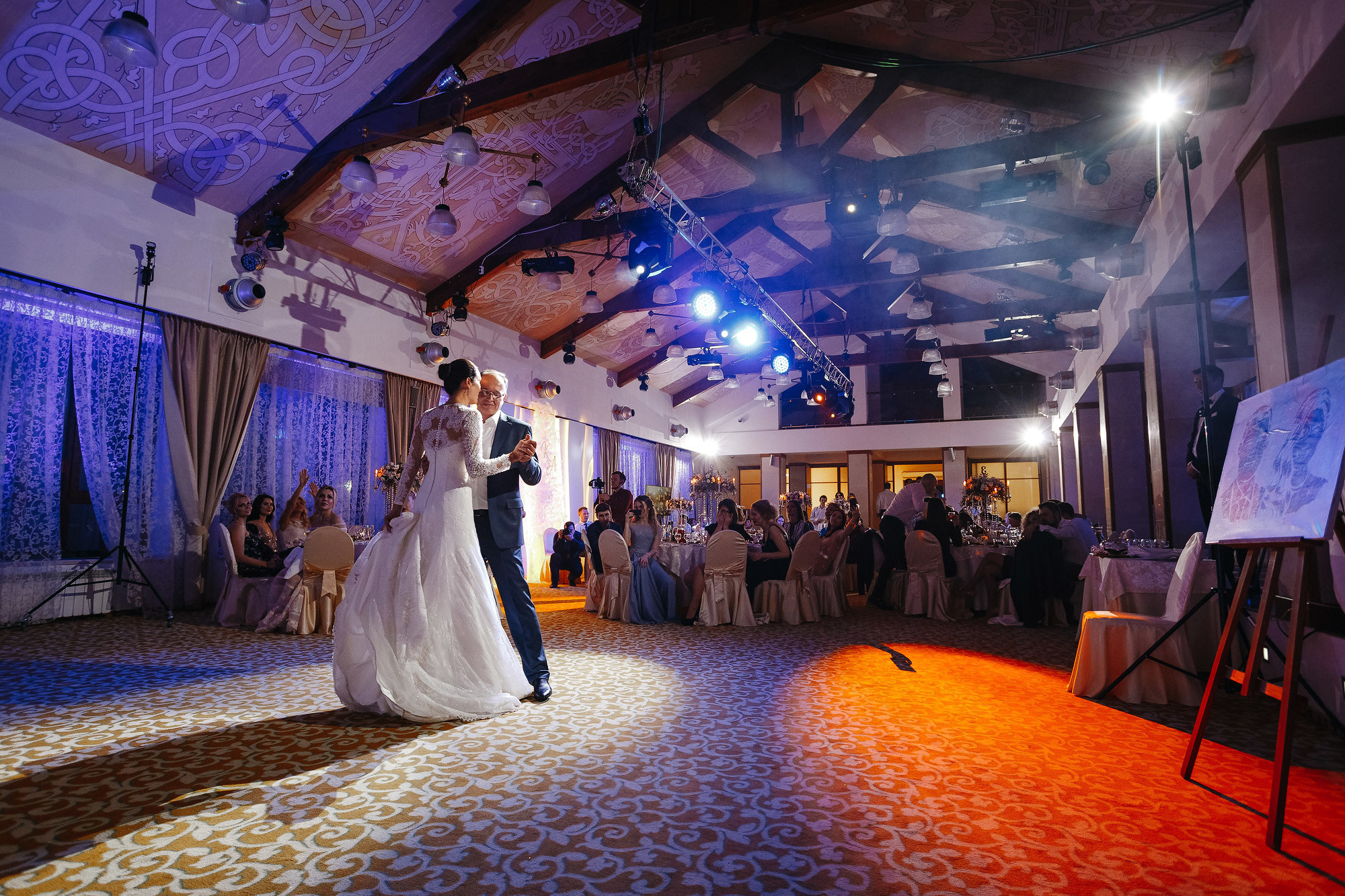 Свадьба в Пушкарской слободе, г. Суздаль, Россия. Фотограф Сергей Наставник. Рекламная фотосъемка любой сложности