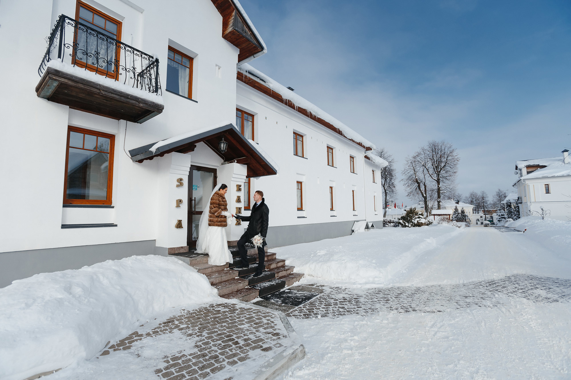 Свадьба в Пушкарской слободе, г. Суздаль, Россия. Фотограф Сергей Наставник. Рекламная фотосъемка любой сложности
