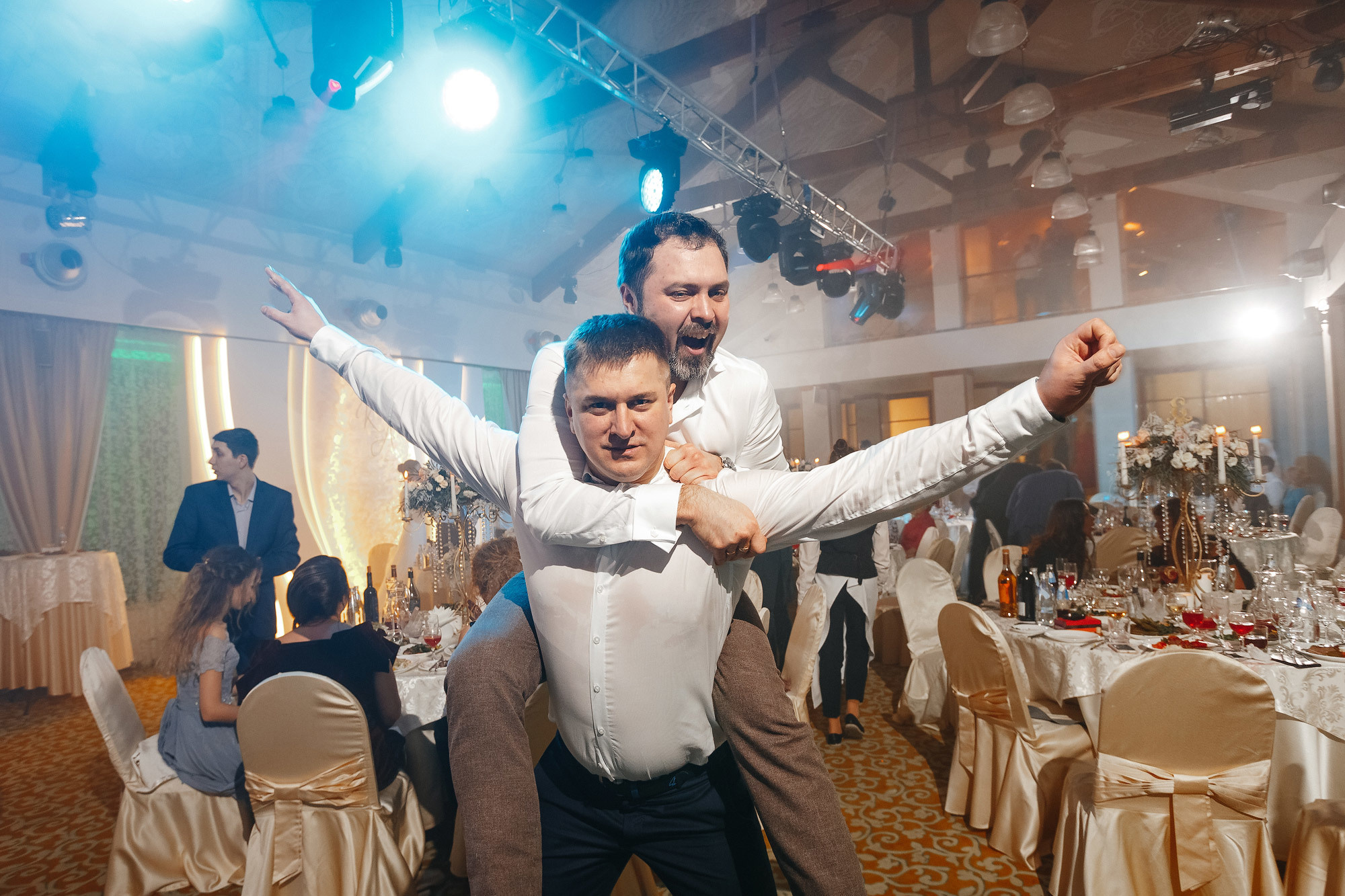 Свадьба в Пушкарской слободе, г. Суздаль, Россия. Фотограф Сергей Наставник. Рекламная фотосъемка любой сложности