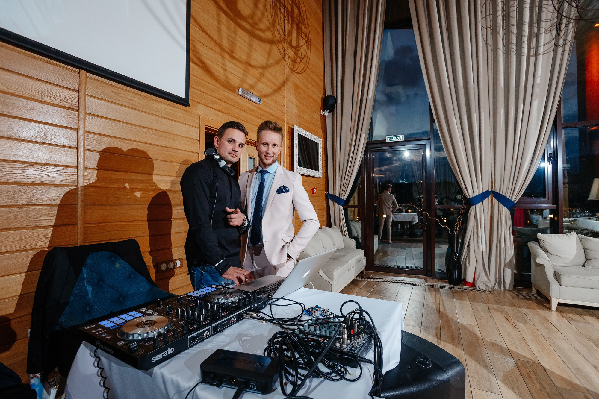 Свадьба в Доброграде, Россия. Фотограф Сергей Наставник. Рекламная фотосъемка любой сложности