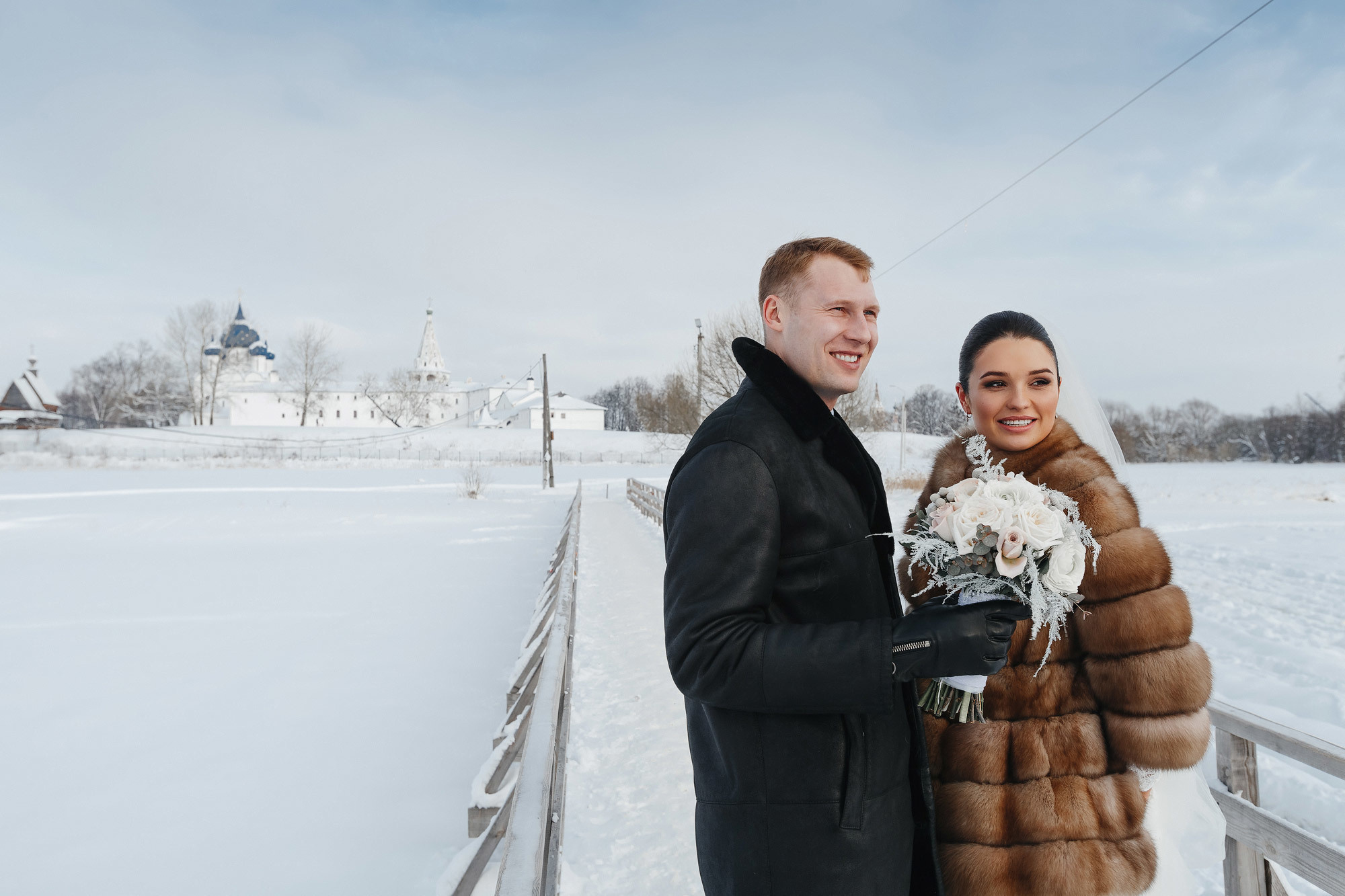 Свадьба в Пушкарской слободе, г. Суздаль, Россия. Фотограф Сергей Наставник. Рекламная фотосъемка любой сложности