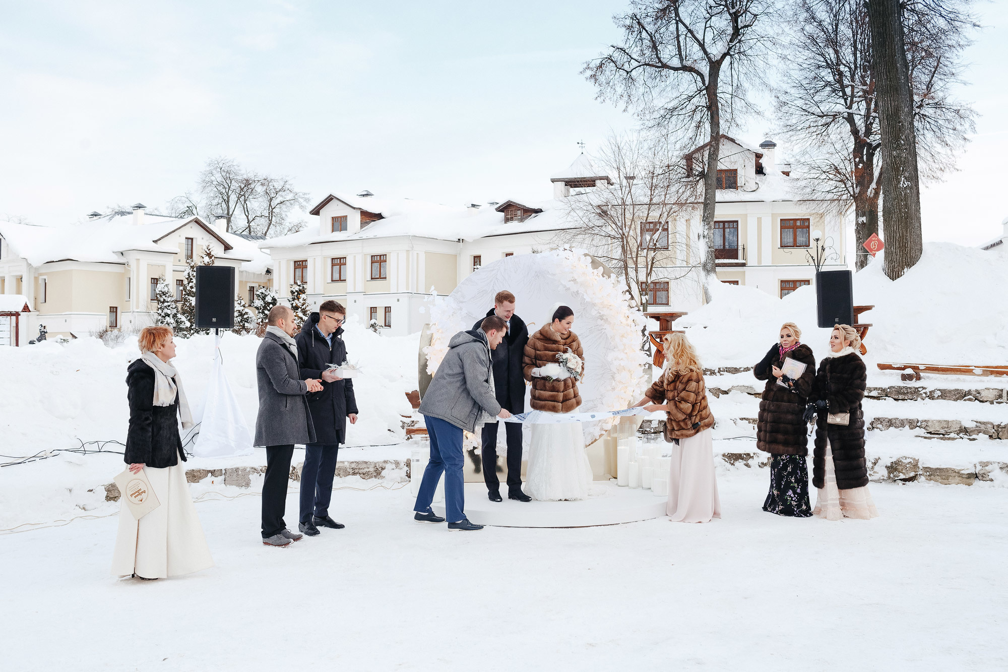 Свадьба в Пушкарской слободе, г. Суздаль, Россия. Фотограф Сергей Наставник. Рекламная фотосъемка любой сложности