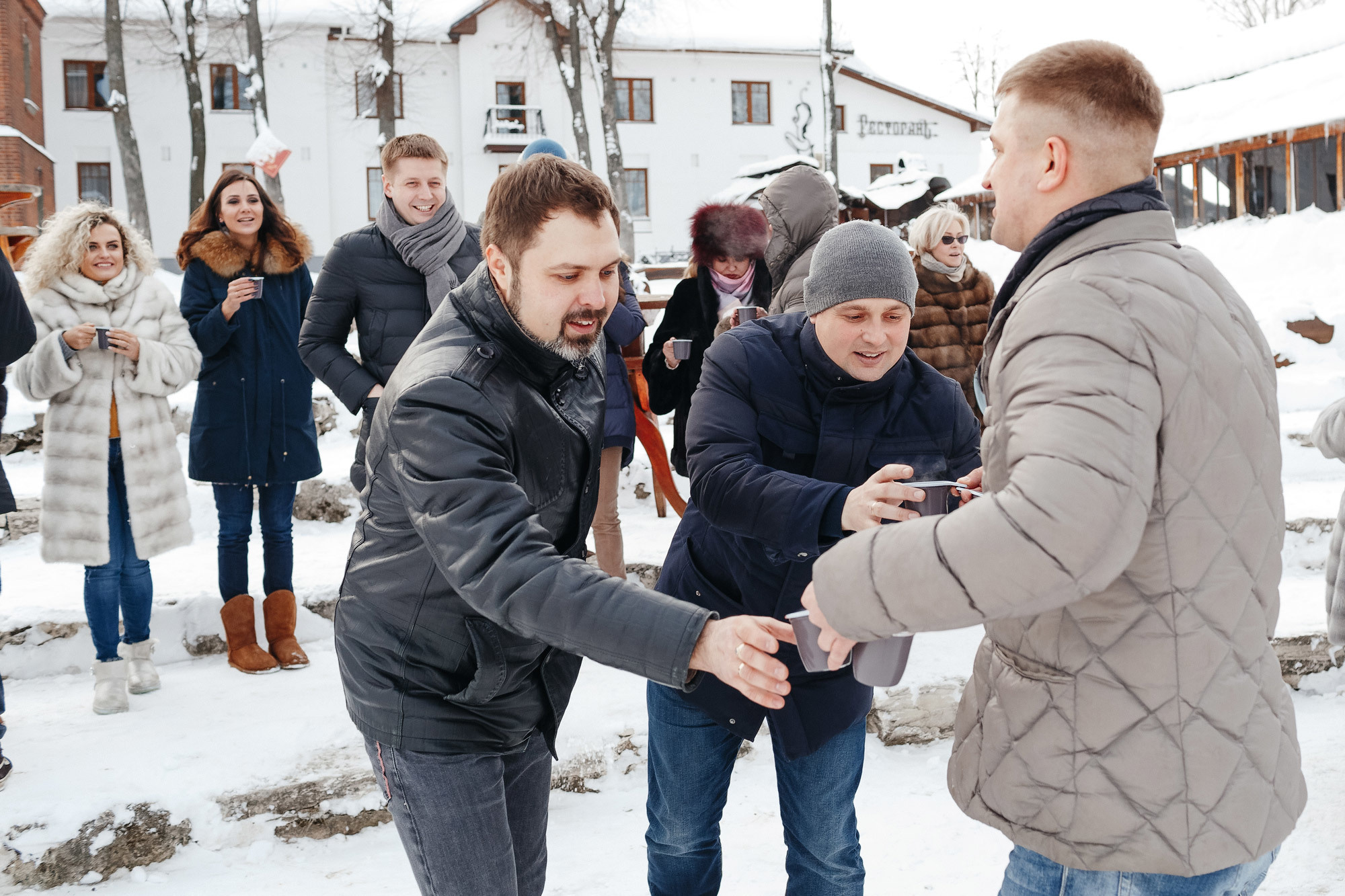 Свадьба в Пушкарской слободе, г. Суздаль, Россия. Фотограф Сергей Наставник. Рекламная фотосъемка любой сложности