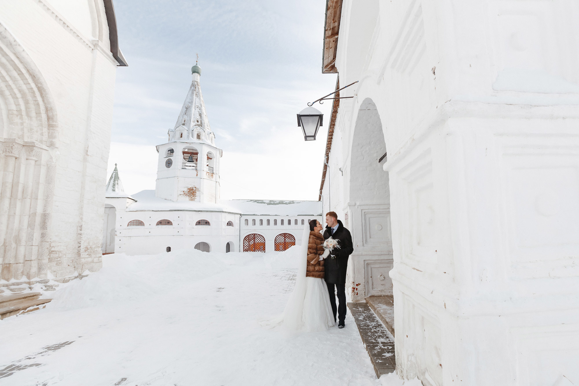 Свадьба в Пушкарской слободе, г. Суздаль, Россия. Фотограф Сергей Наставник. Рекламная фотосъемка любой сложности