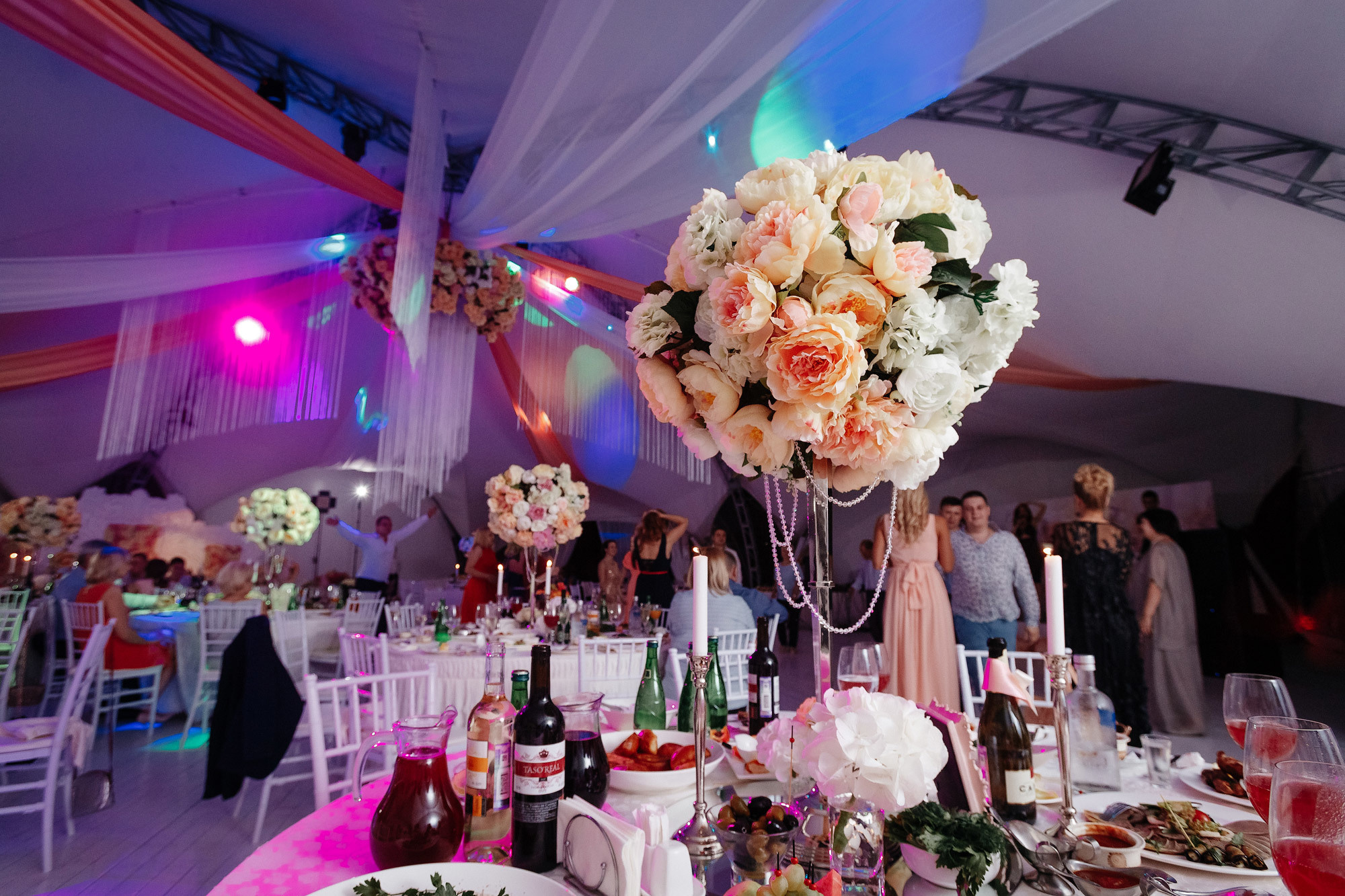 Свадьба в Артилэнд, г. Балашиха, Россия. Фотограф Сергей Наставник. Рекламная фотосъемка любой сложности