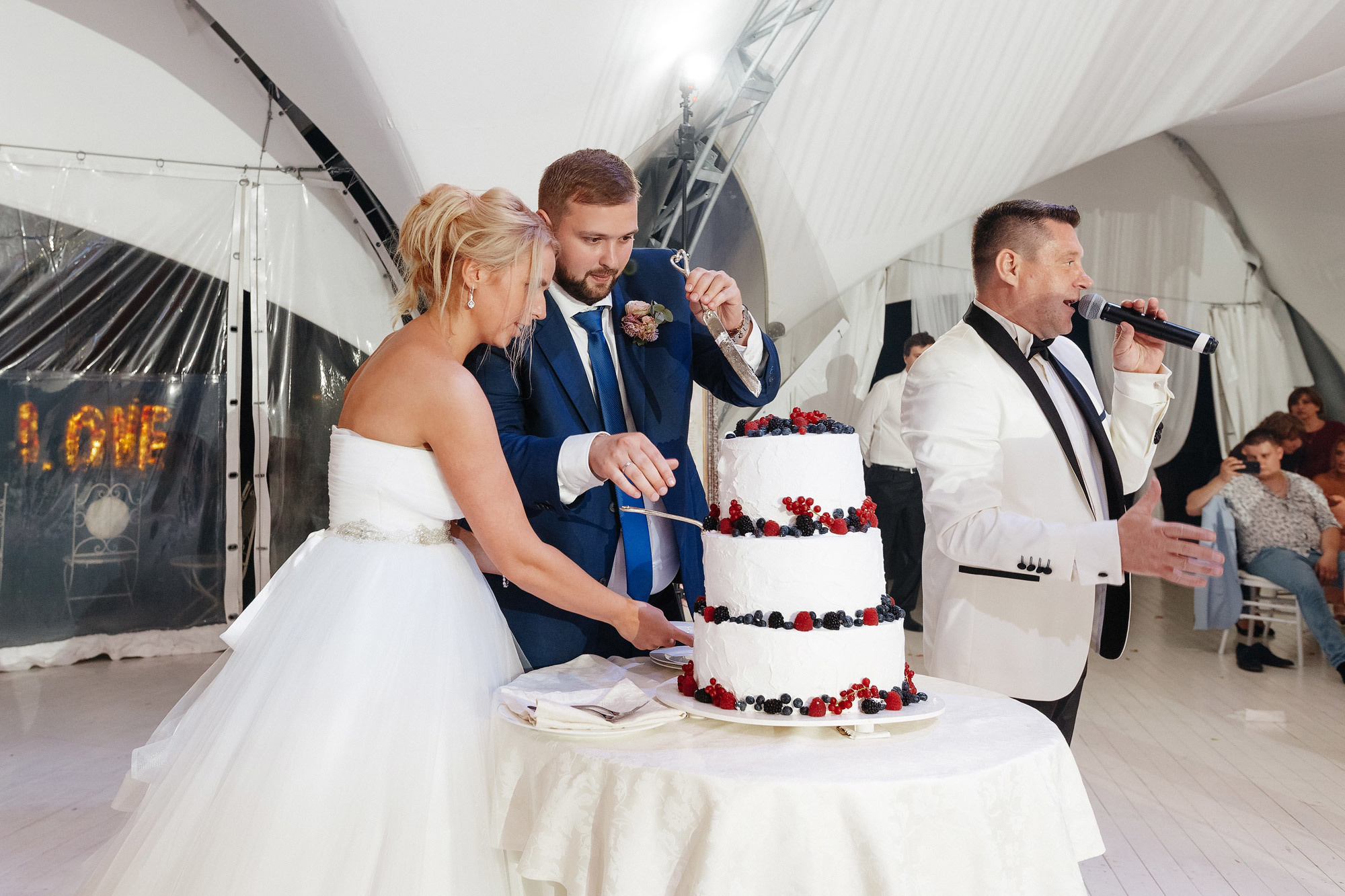 Свадьба в Артилэнд, г. Балашиха, Россия. Фотограф Сергей Наставник. Рекламная фотосъемка любой сложности