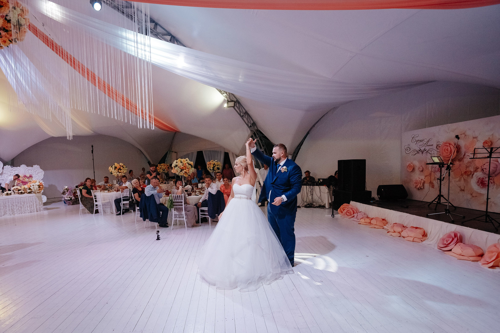 Свадьба в Артилэнд, г. Балашиха, Россия. Фотограф Сергей Наставник. Рекламная фотосъемка любой сложности