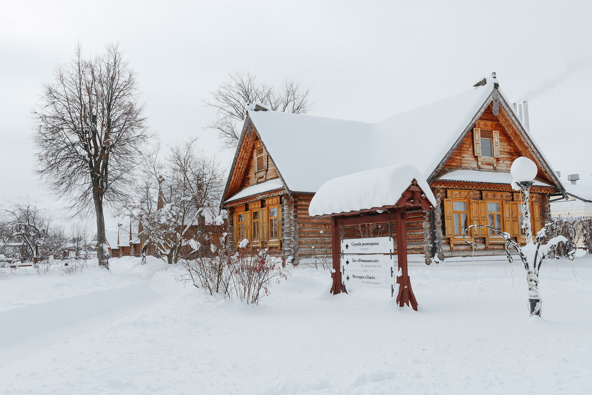 Свадьба в Пушкарской слободе, г. Суздаль, Россия. Фотограф Сергей Наставник. Рекламная фотосъемка любой сложности
