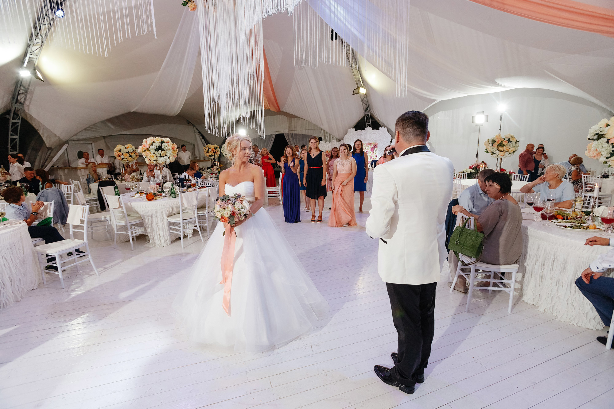 Свадьба в Артилэнд, г. Балашиха, Россия. Фотограф Сергей Наставник. Рекламная фотосъемка любой сложности