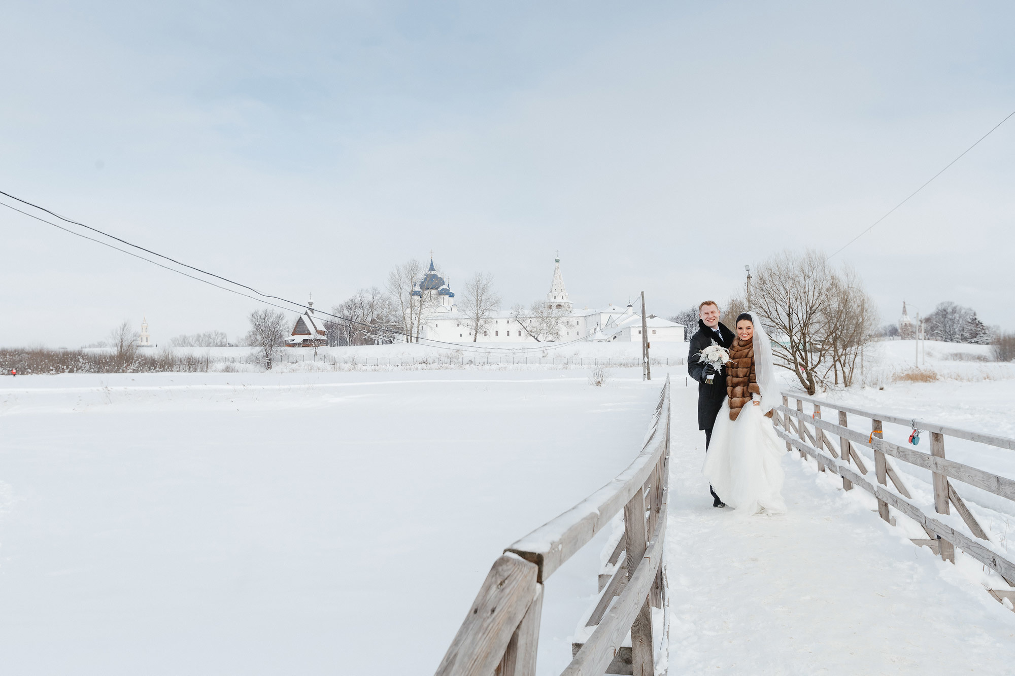Свадьба в Пушкарской слободе, г. Суздаль, Россия. Фотограф Сергей Наставник. Рекламная фотосъемка любой сложности