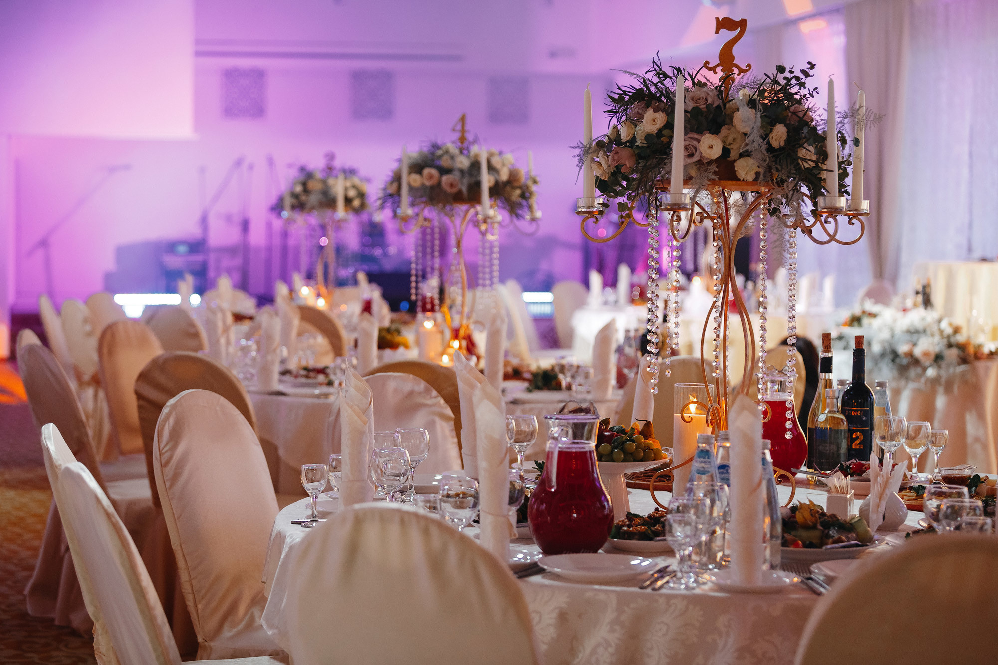 Свадьба в Пушкарской слободе, г. Суздаль, Россия. Фотограф Сергей Наставник. Рекламная фотосъемка любой сложности