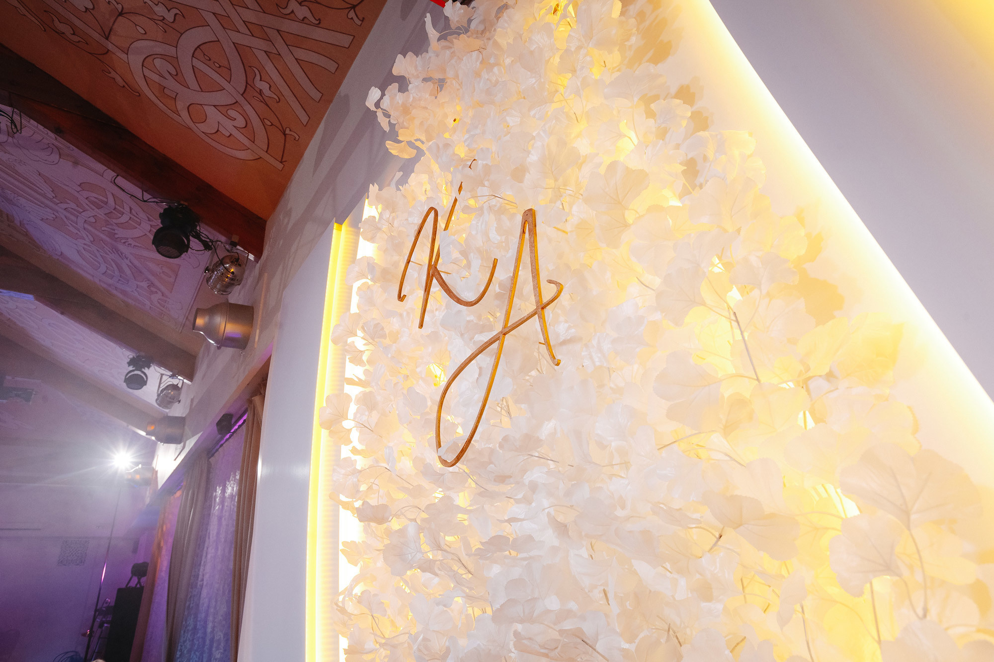 Свадьба в Пушкарской слободе, г. Суздаль, Россия. Фотограф Сергей Наставник. Рекламная фотосъемка любой сложности