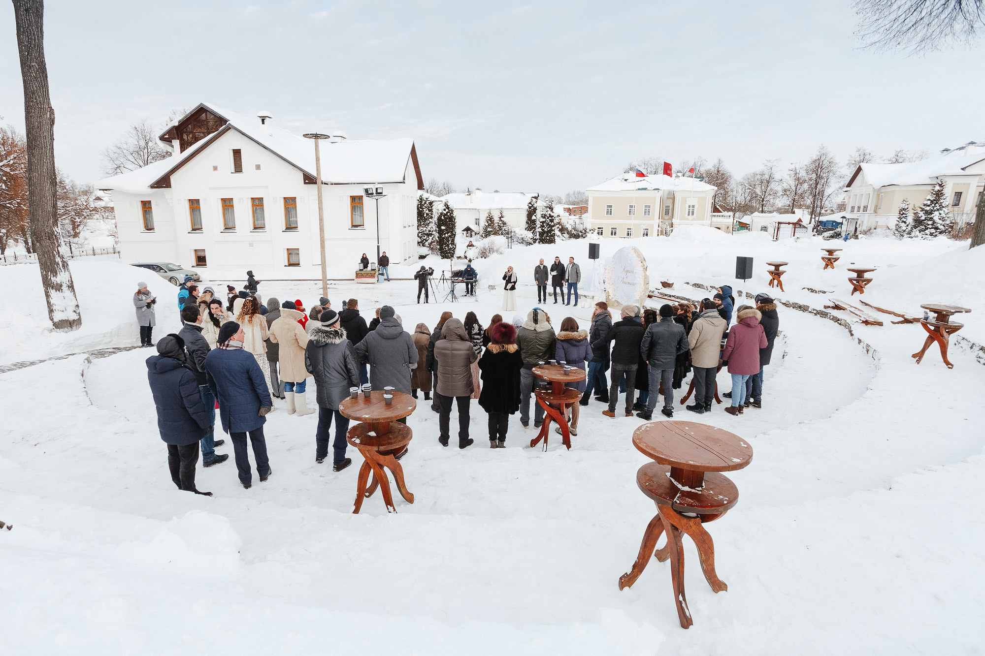 Свадьба в Пушкарской слободе, г. Суздаль, Россия. Фотограф Сергей Наставник. Рекламная фотосъемка любой сложности