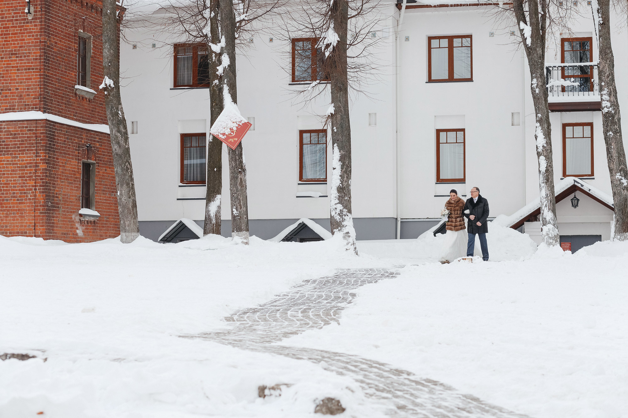 Свадьба в Пушкарской слободе, г. Суздаль, Россия. Фотограф Сергей Наставник. Рекламная фотосъемка любой сложности