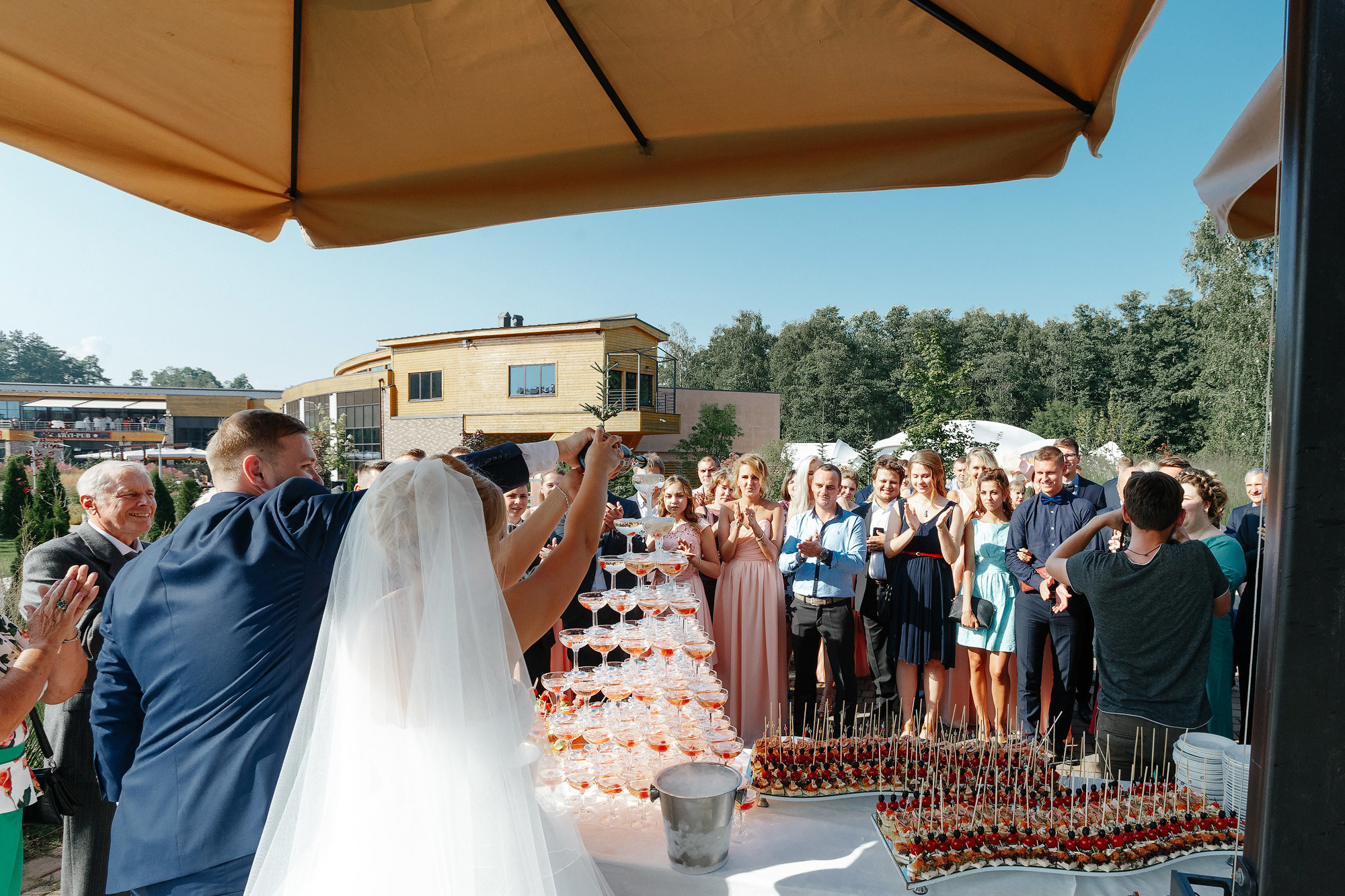 Свадьба в Артилэнд, г. Балашиха, Россия. Фотограф Сергей Наставник. Рекламная фотосъемка любой сложности