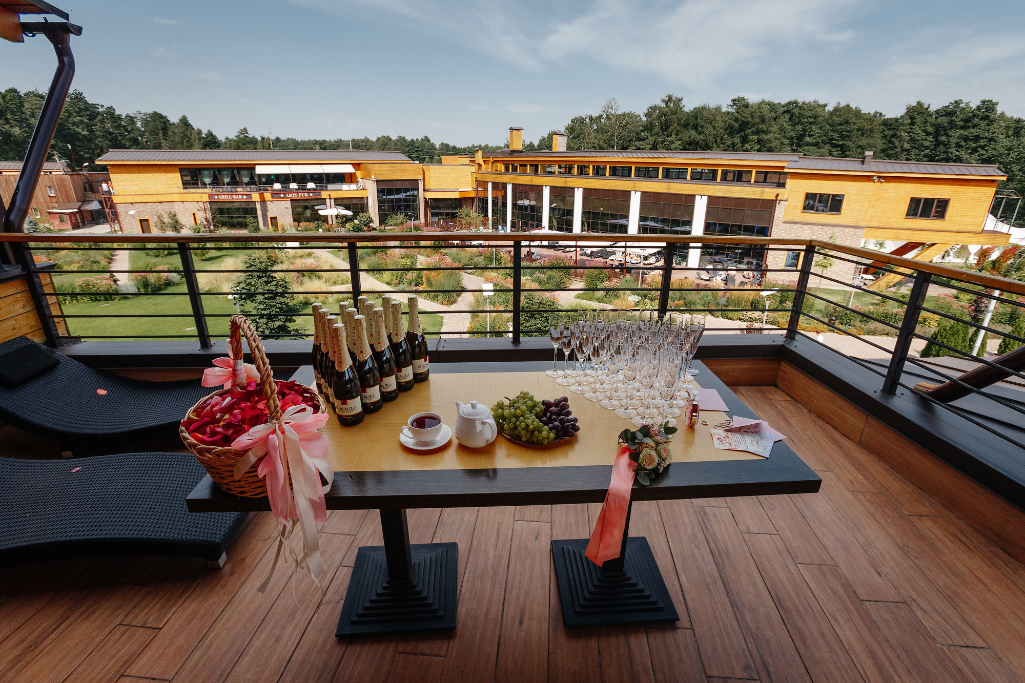 Свадьба в Артилэнд, г. Балашиха, Россия. Фотограф Сергей Наставник. Рекламная фотосъемка любой сложности