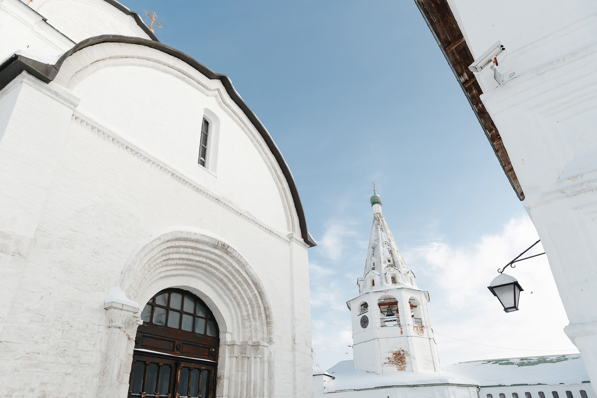 Свадьба в Пушкарской слободе, г. Суздаль, Россия. Фотограф Сергей Наставник. Рекламная фотосъемка любой сложности