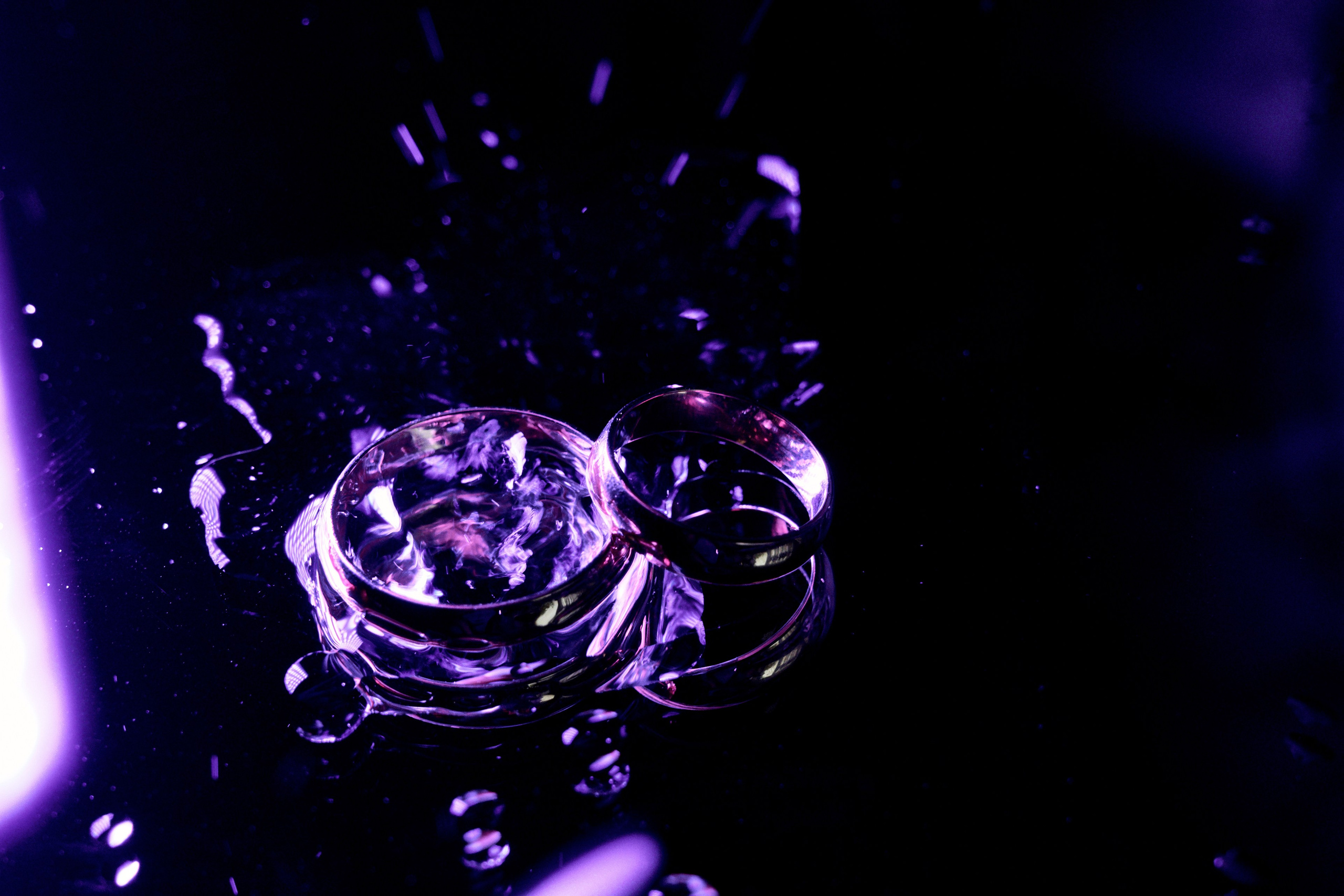 Обручальные кольца крупным планом