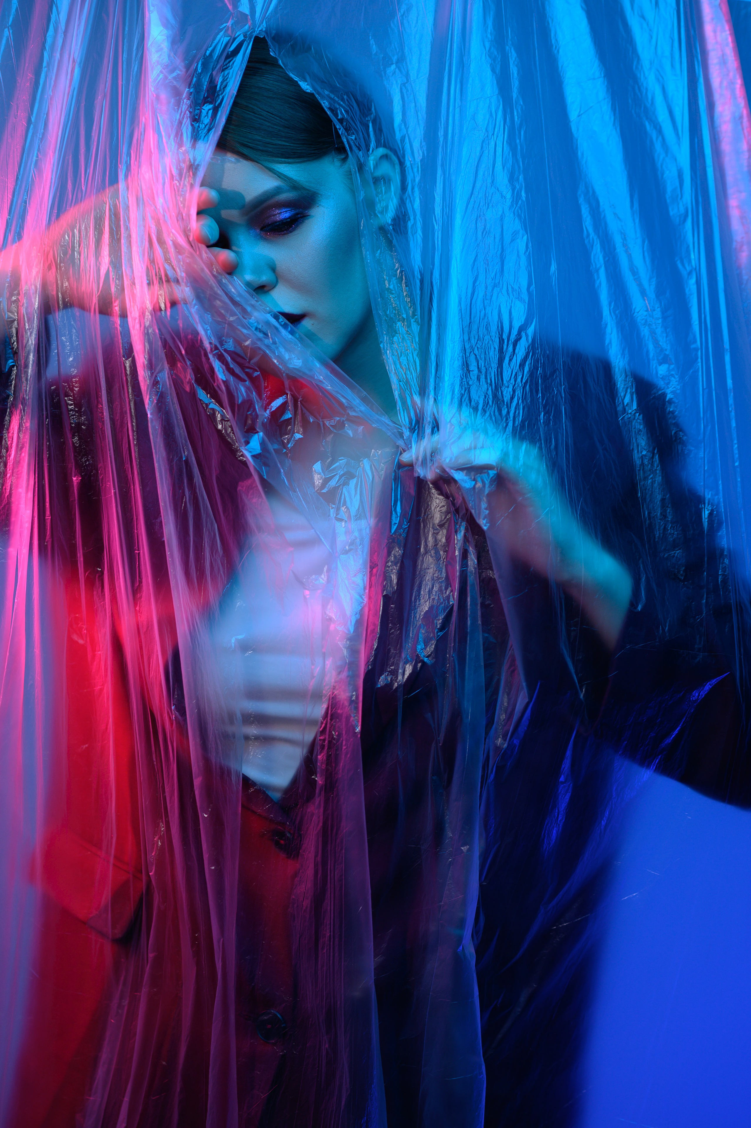 Фотосессия с полиэтиленовой плёнкой в студии