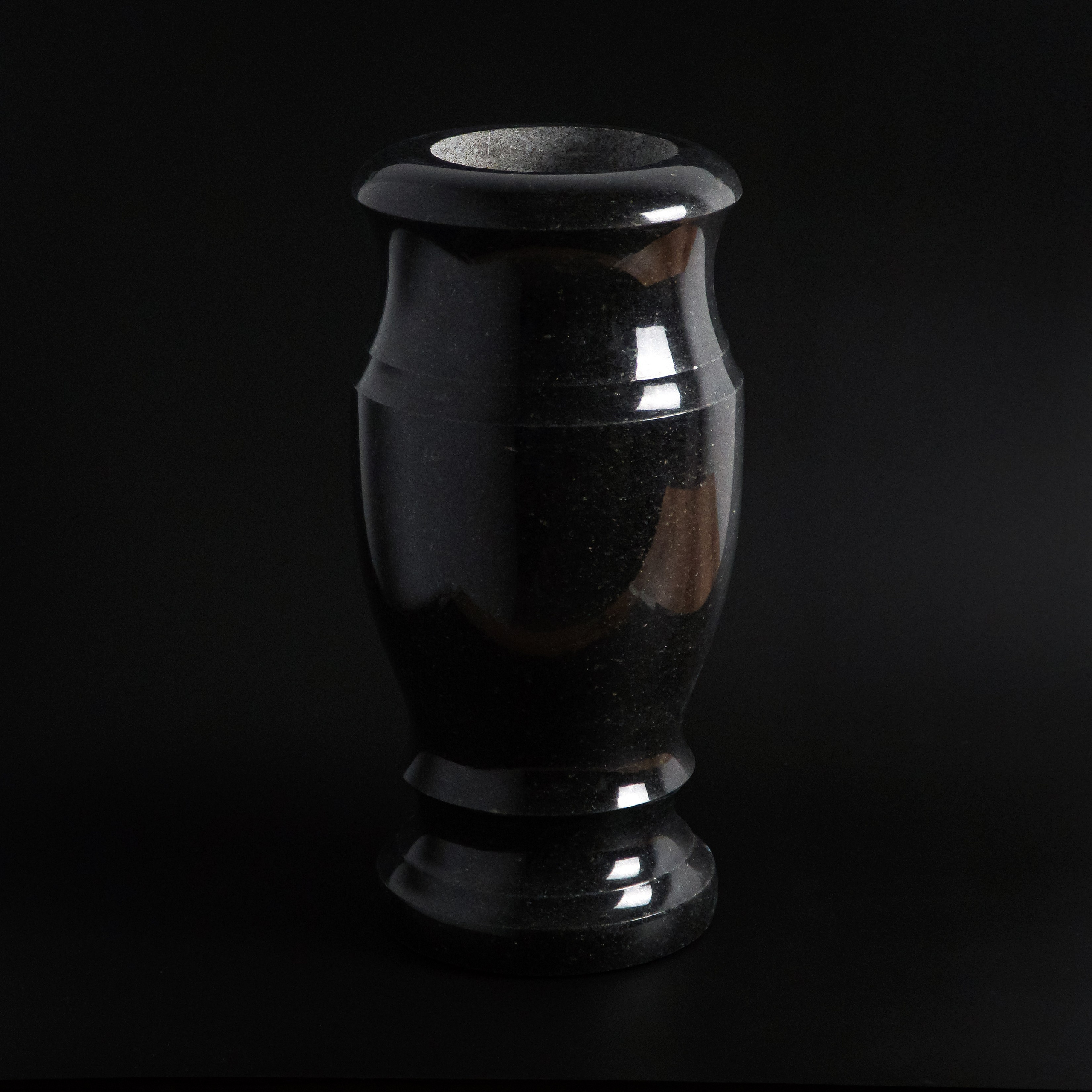 Вазы из мрамора. Катя Кудринская. Фотограф на мероприятие СПб. Семейный фотограф